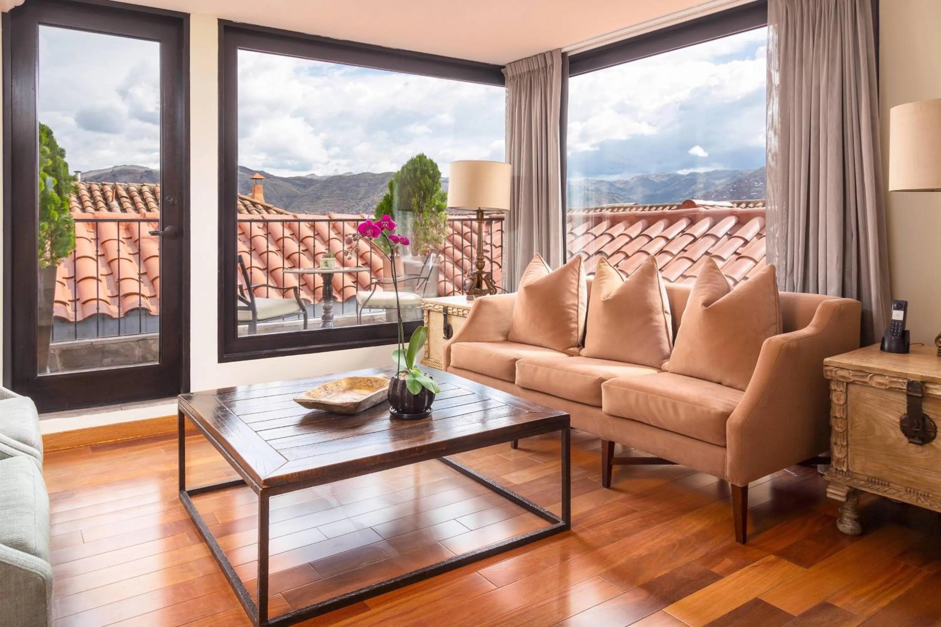 Living room in JW Marriott El Convento Cusco
