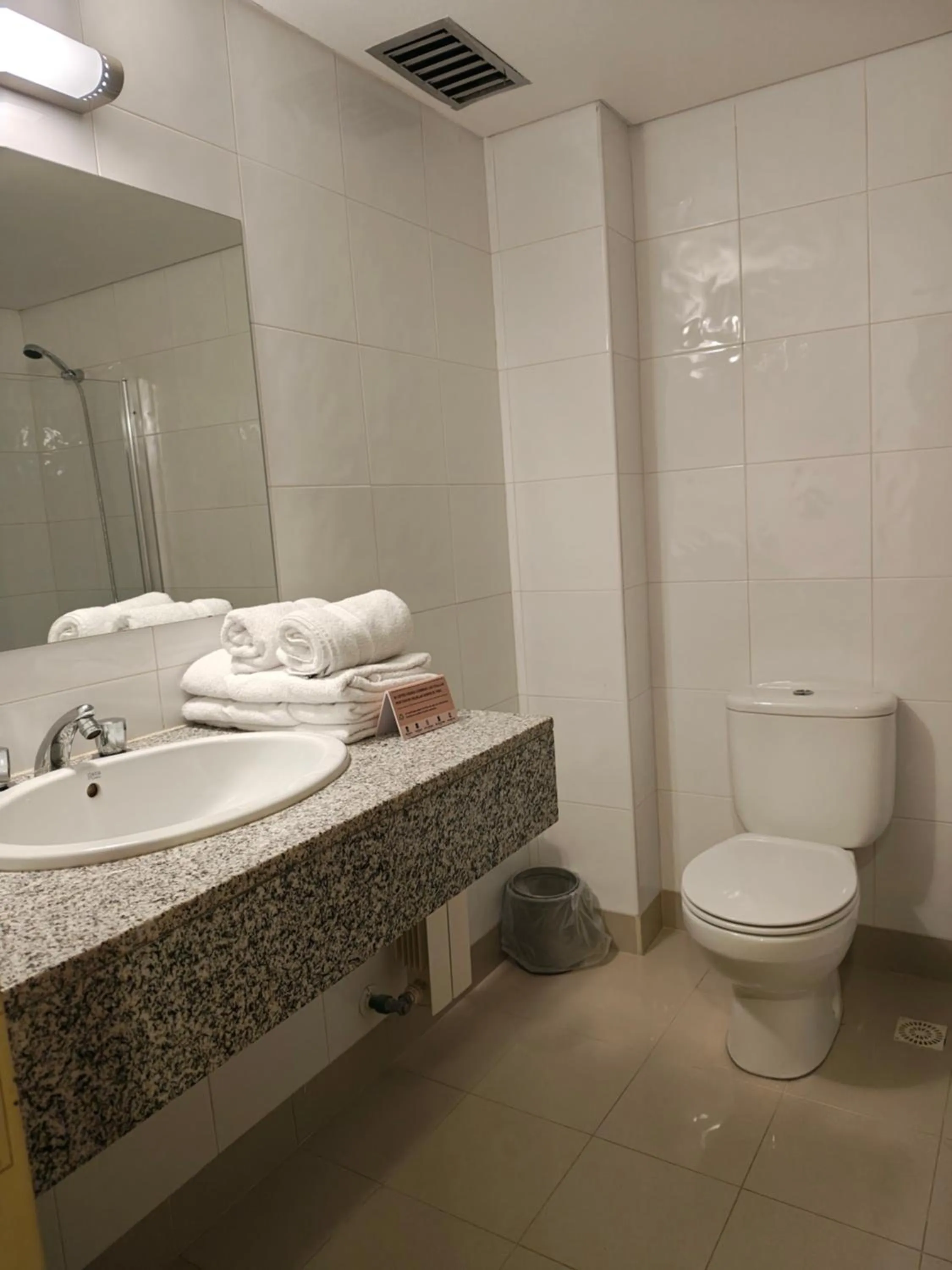 Bathroom in Hotel Bahia Redonda