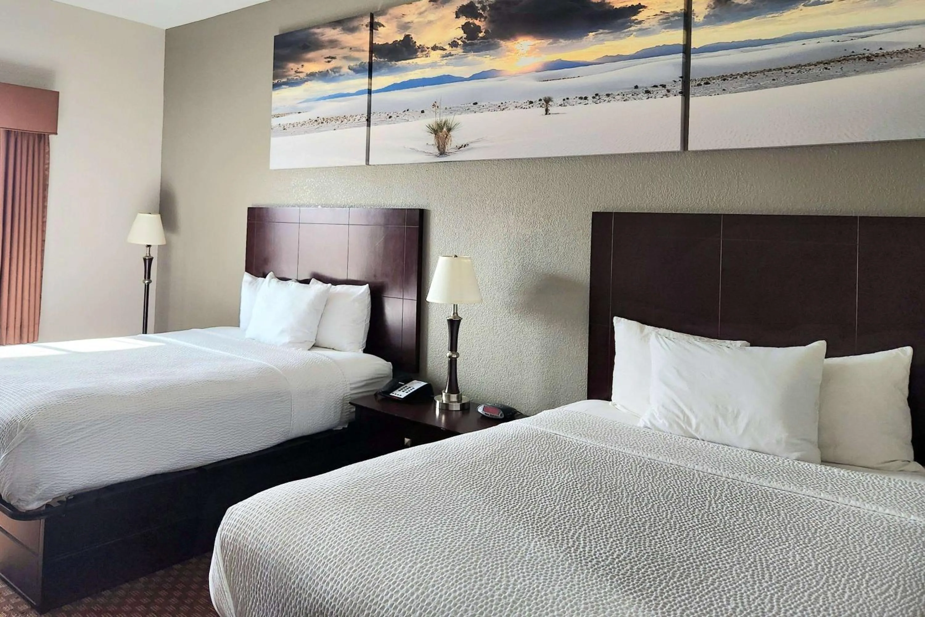 Photo of the whole room, Bed in Days Inn by Wyndham Kemah