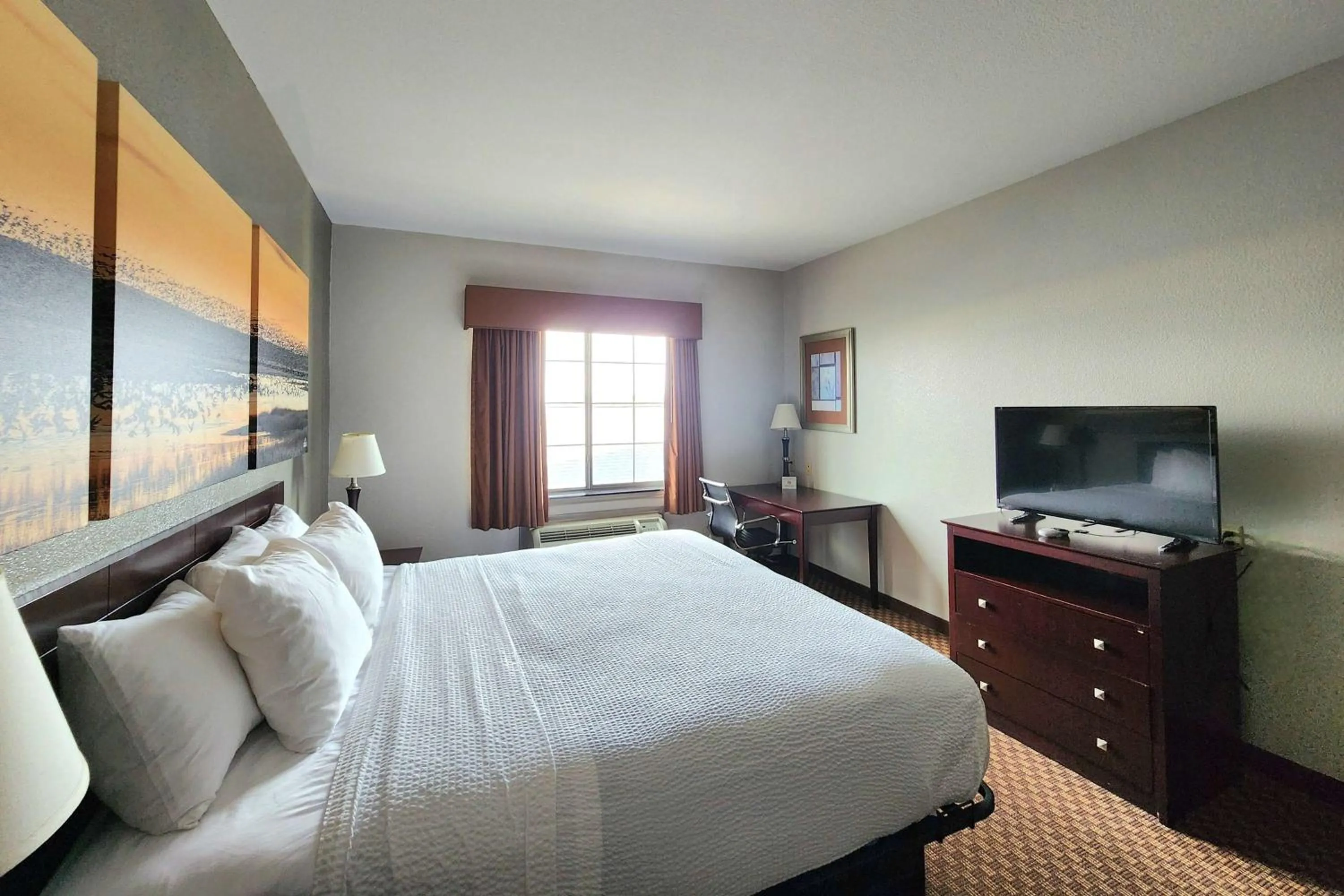 Photo of the whole room, Bed in Days Inn by Wyndham Kemah