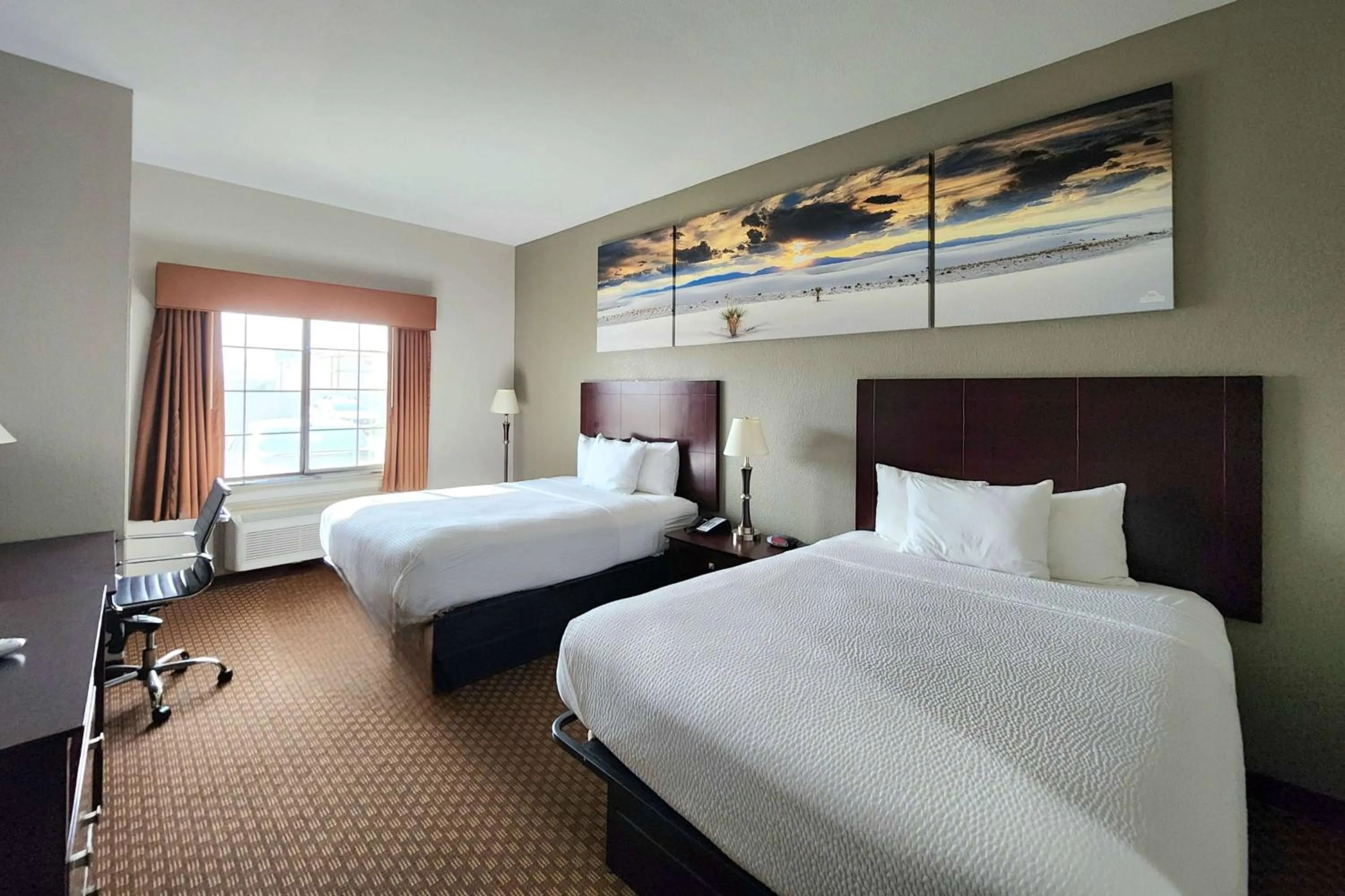 Photo of the whole room, Bed in Days Inn by Wyndham Kemah