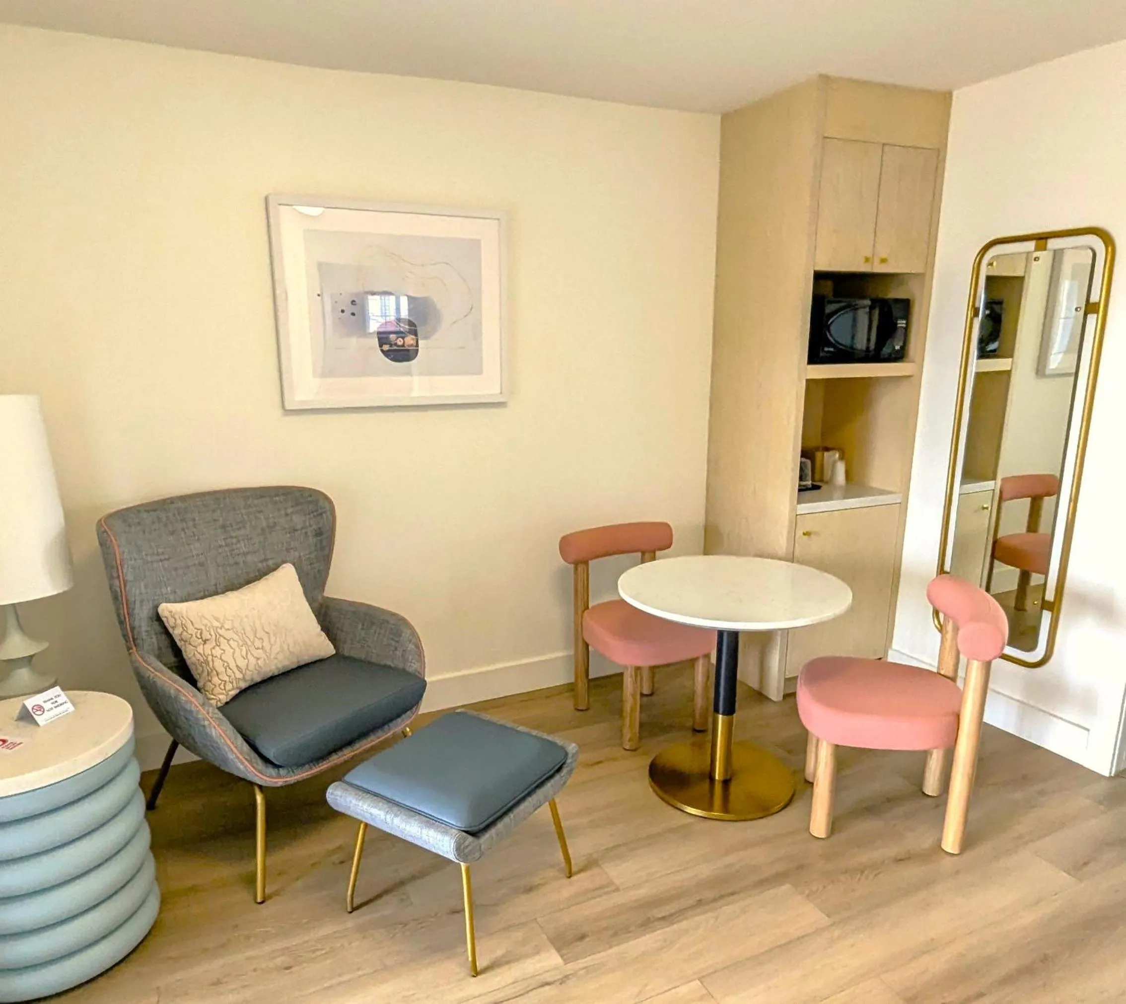 Seating area in Seaway Inn