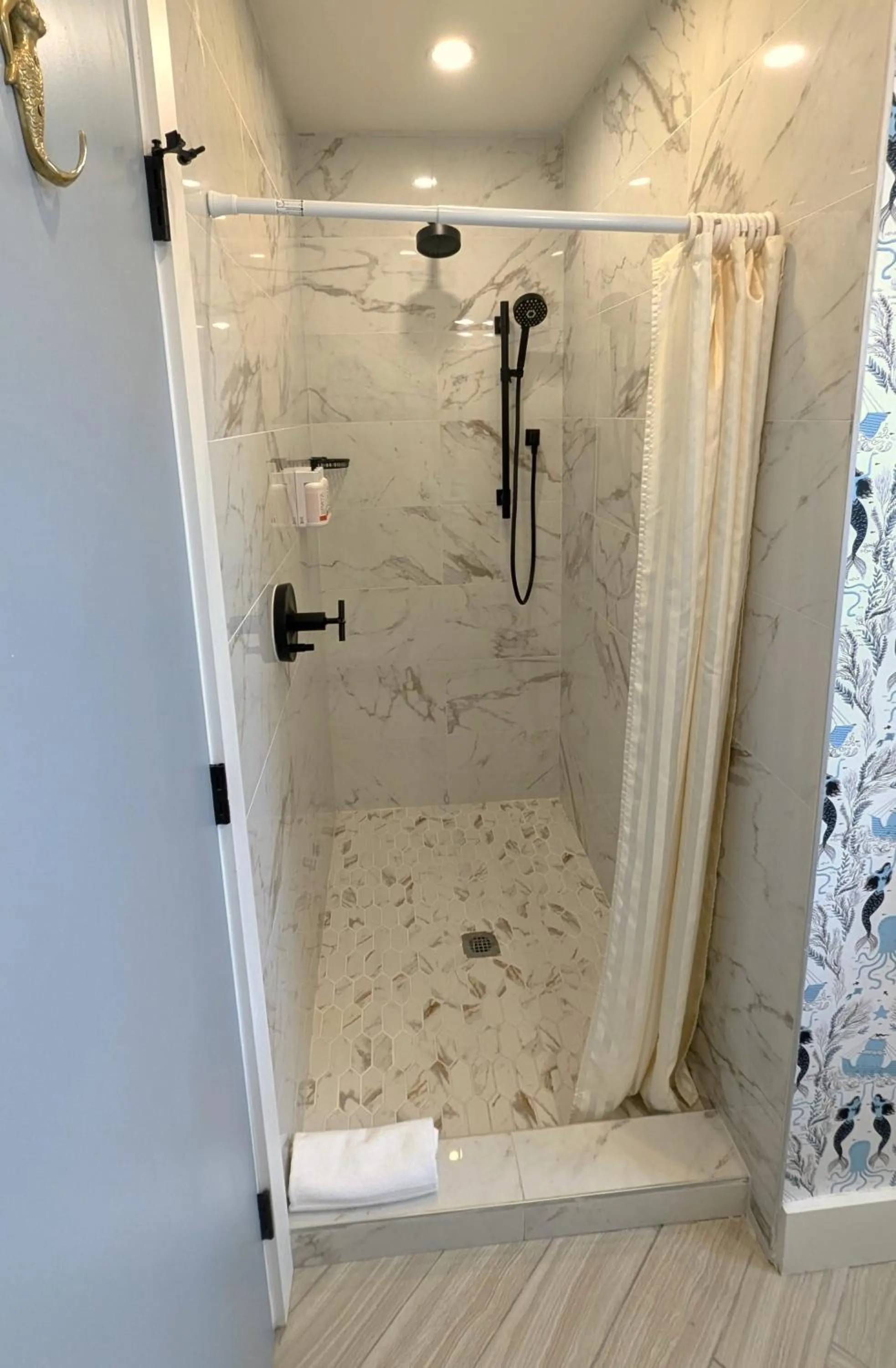 Shower in Seaway Inn