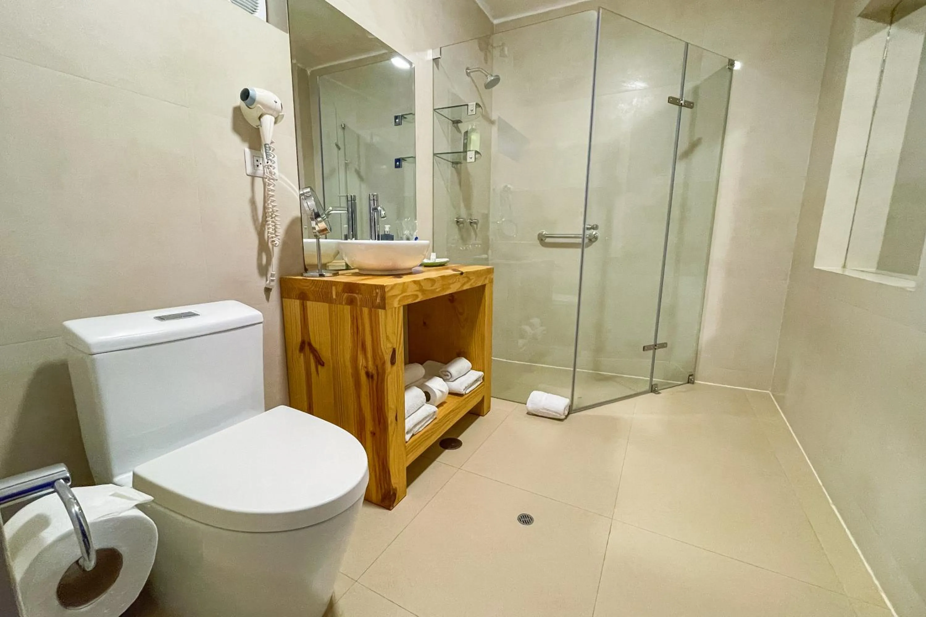 Shower in Cooper Hotel Boutique