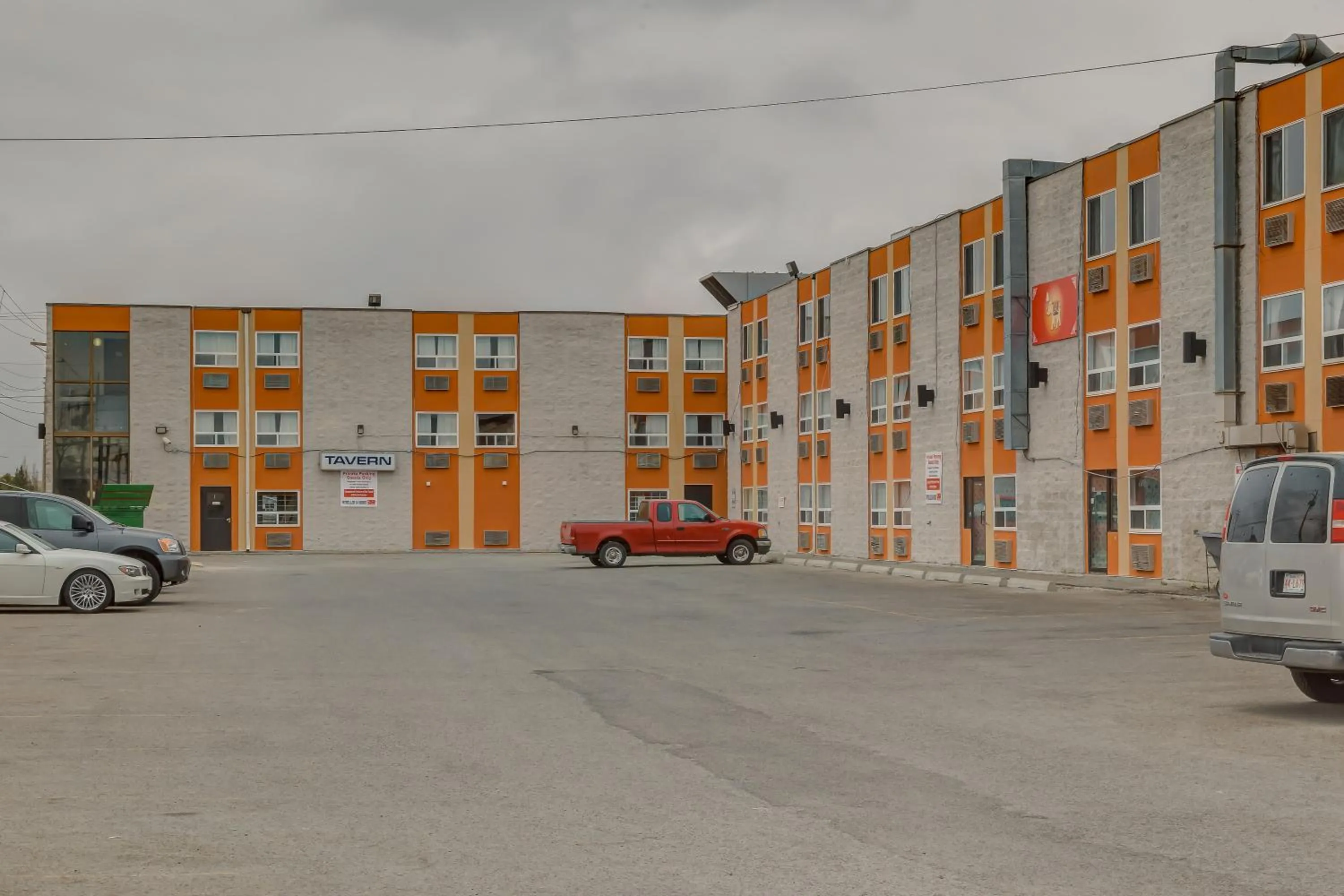 Property building in Airport Traveller's Inn