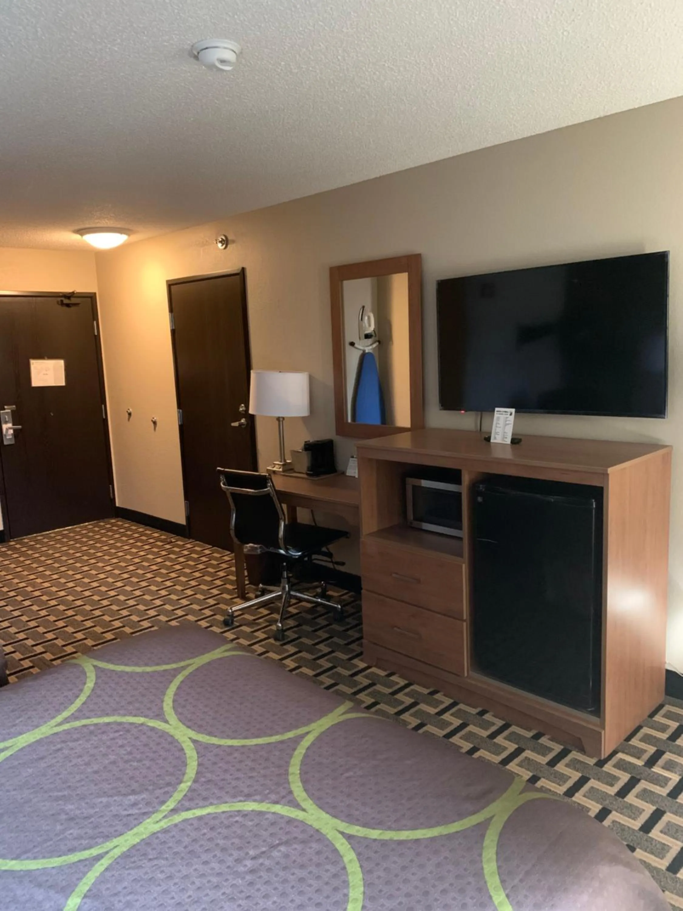 Photo of the whole room in Super 8 by Wyndham O Neill NE