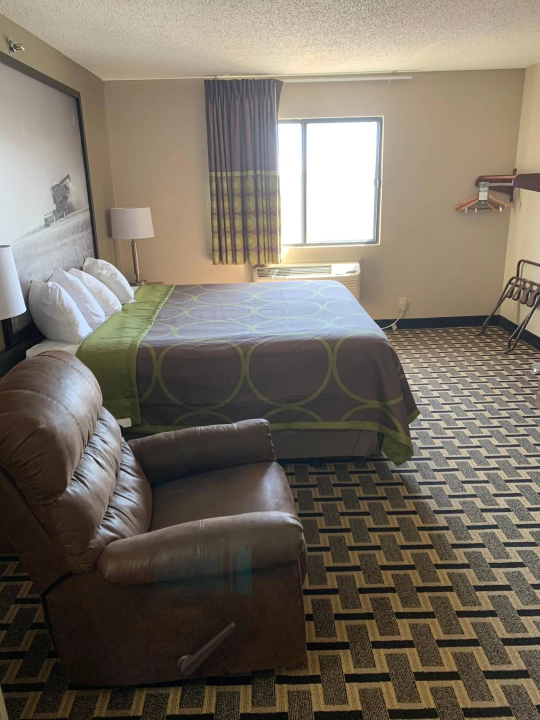 Photo of the whole room, Bed in Super 8 by Wyndham O Neill NE