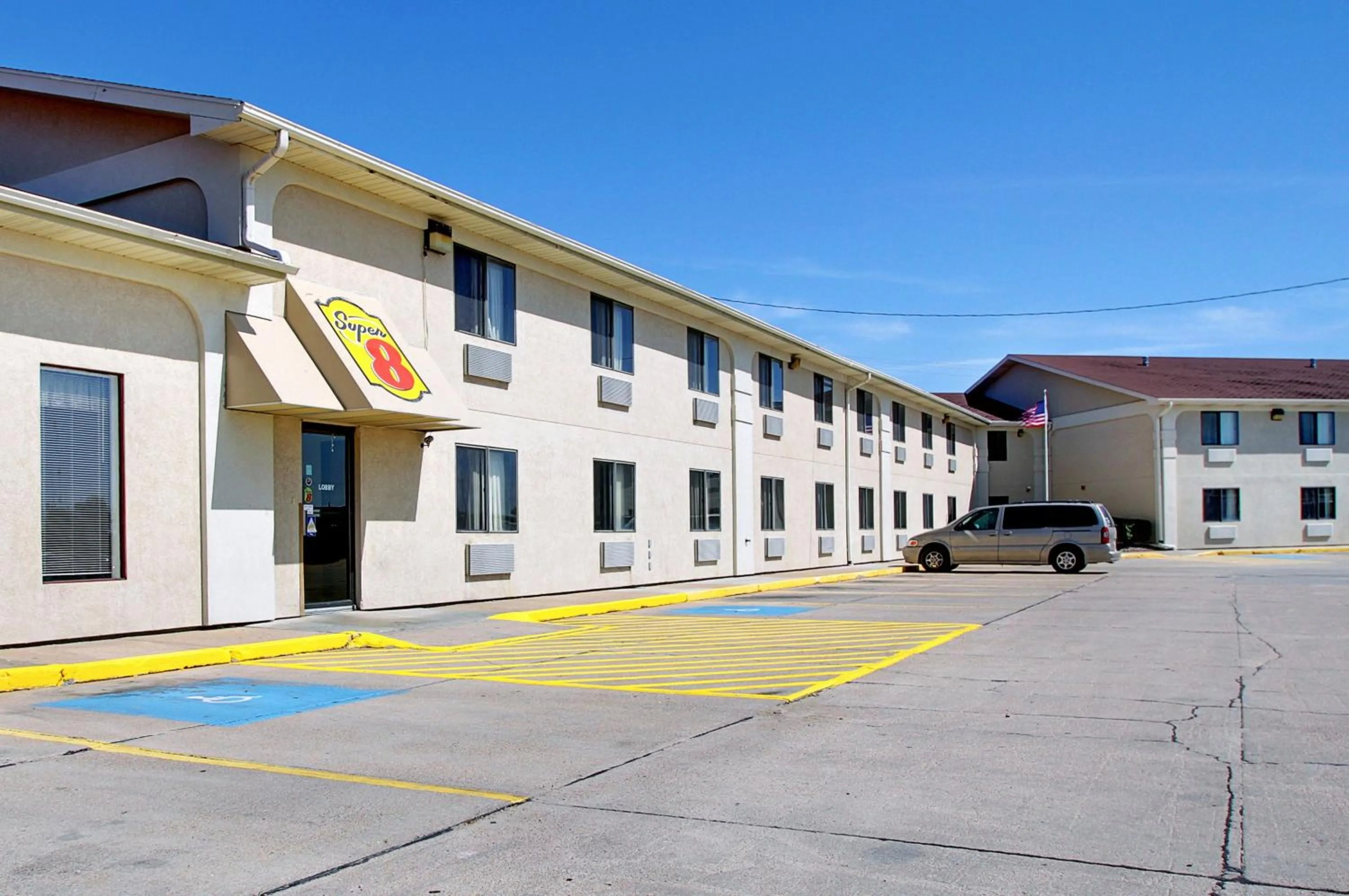 Facade/entrance in Super 8 by Wyndham O Neill NE