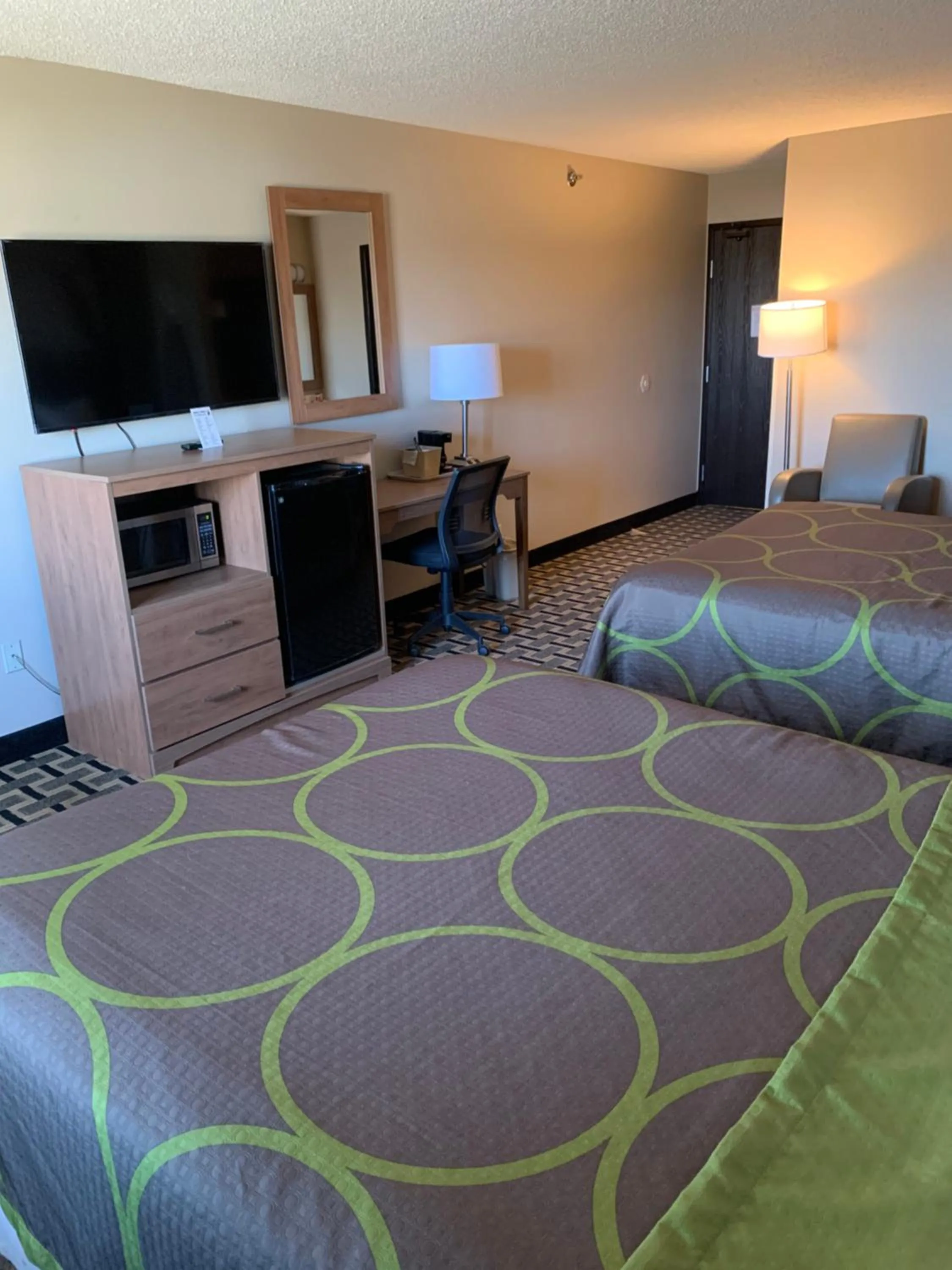 Photo of the whole room, Bed in Super 8 by Wyndham O Neill NE