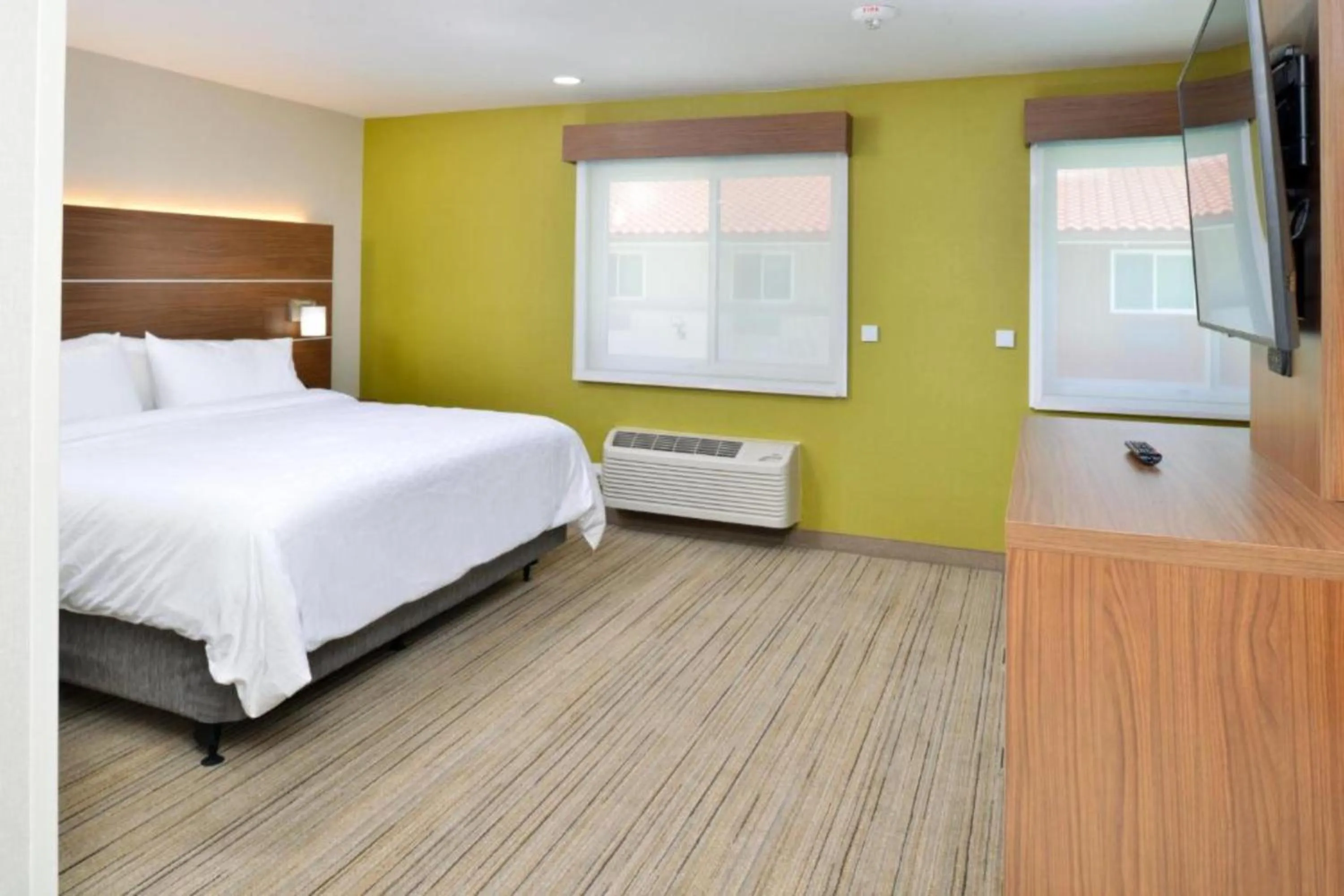 Photo of the whole room, Bed in Holiday Inn Express - Santa Rosa North by IHG