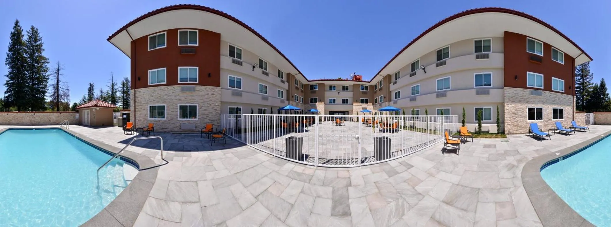 Swimming pool in Holiday Inn Express - Santa Rosa North by IHG