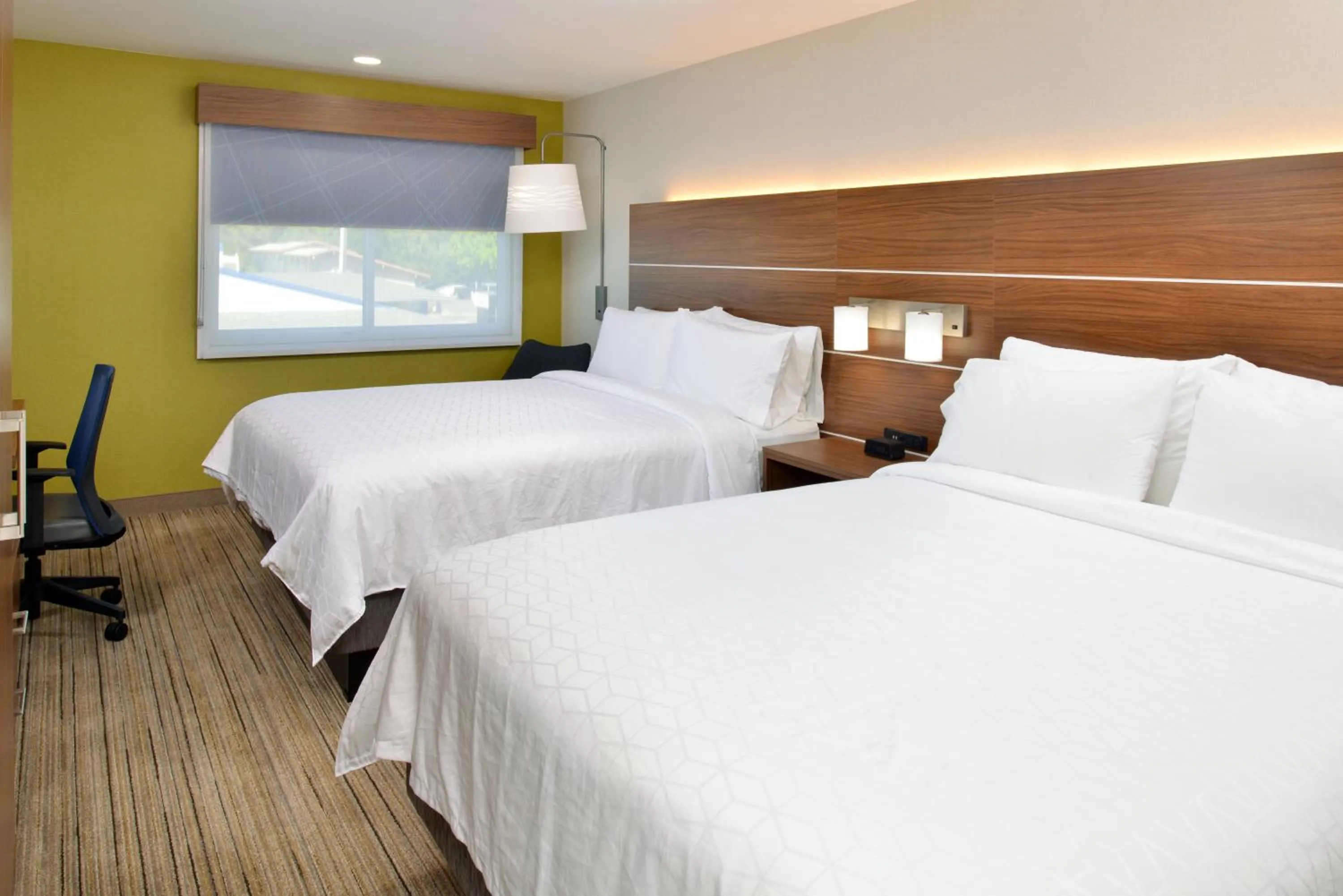 Guests, Bed in Holiday Inn Express - Santa Rosa North by IHG