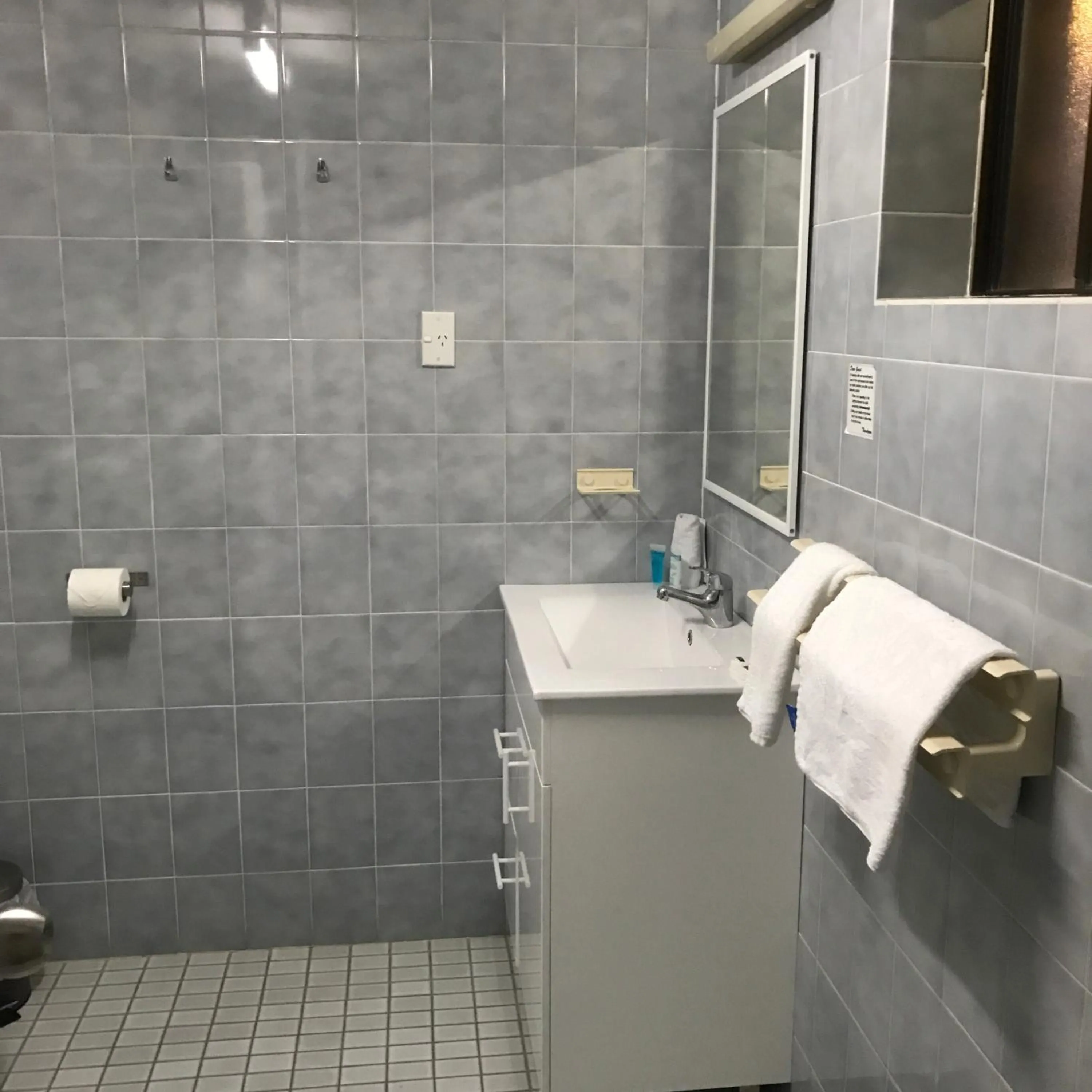 Bathroom in Hawks Nest Motel