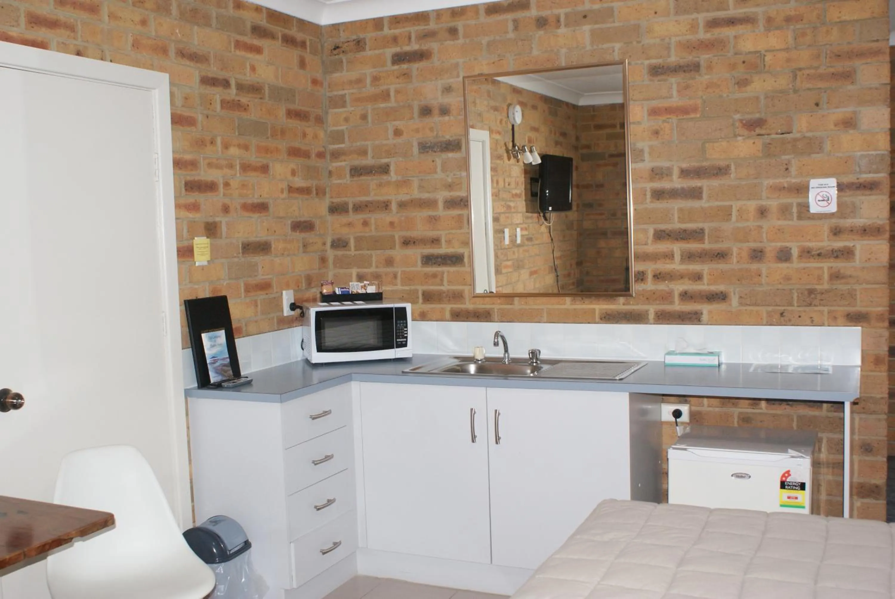 Kitchen or kitchenette in Hawks Nest Motel