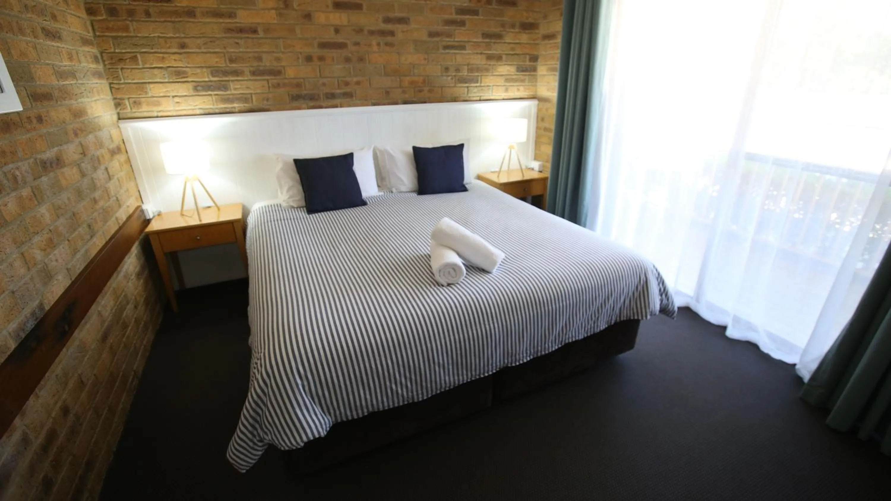 Bed in Hawks Nest Motel