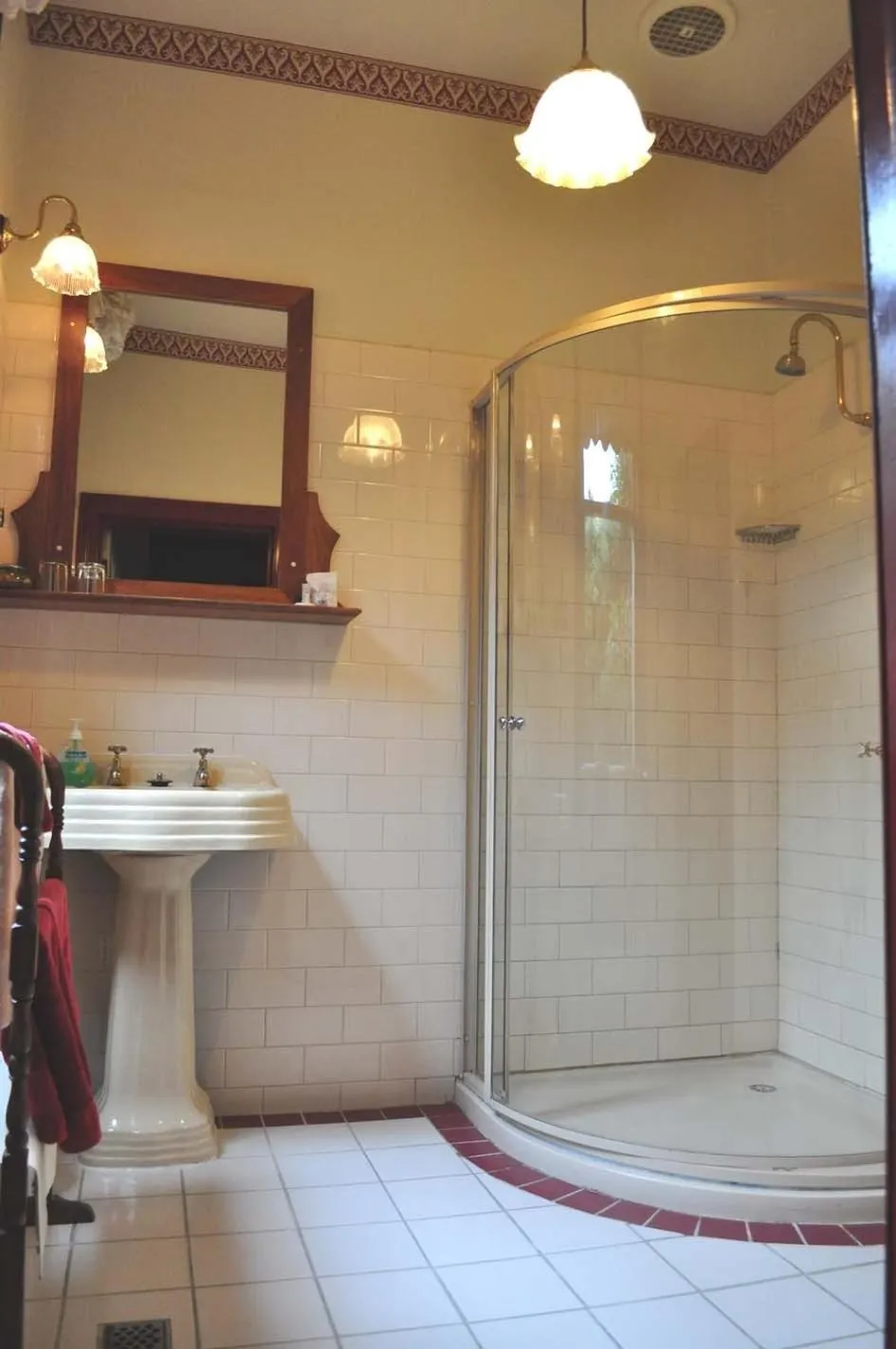 Shower in Ormiston House