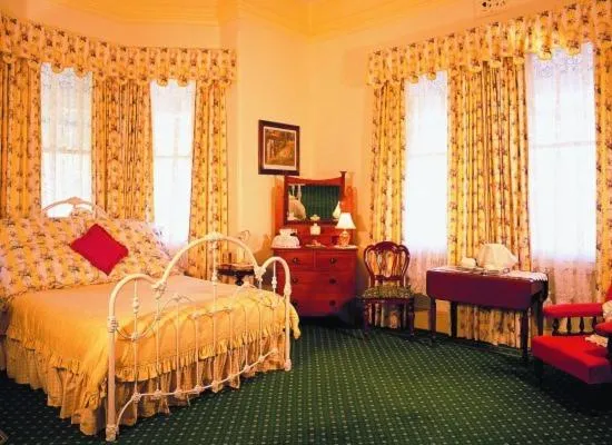 Photo of the whole room, Bed in Ormiston House