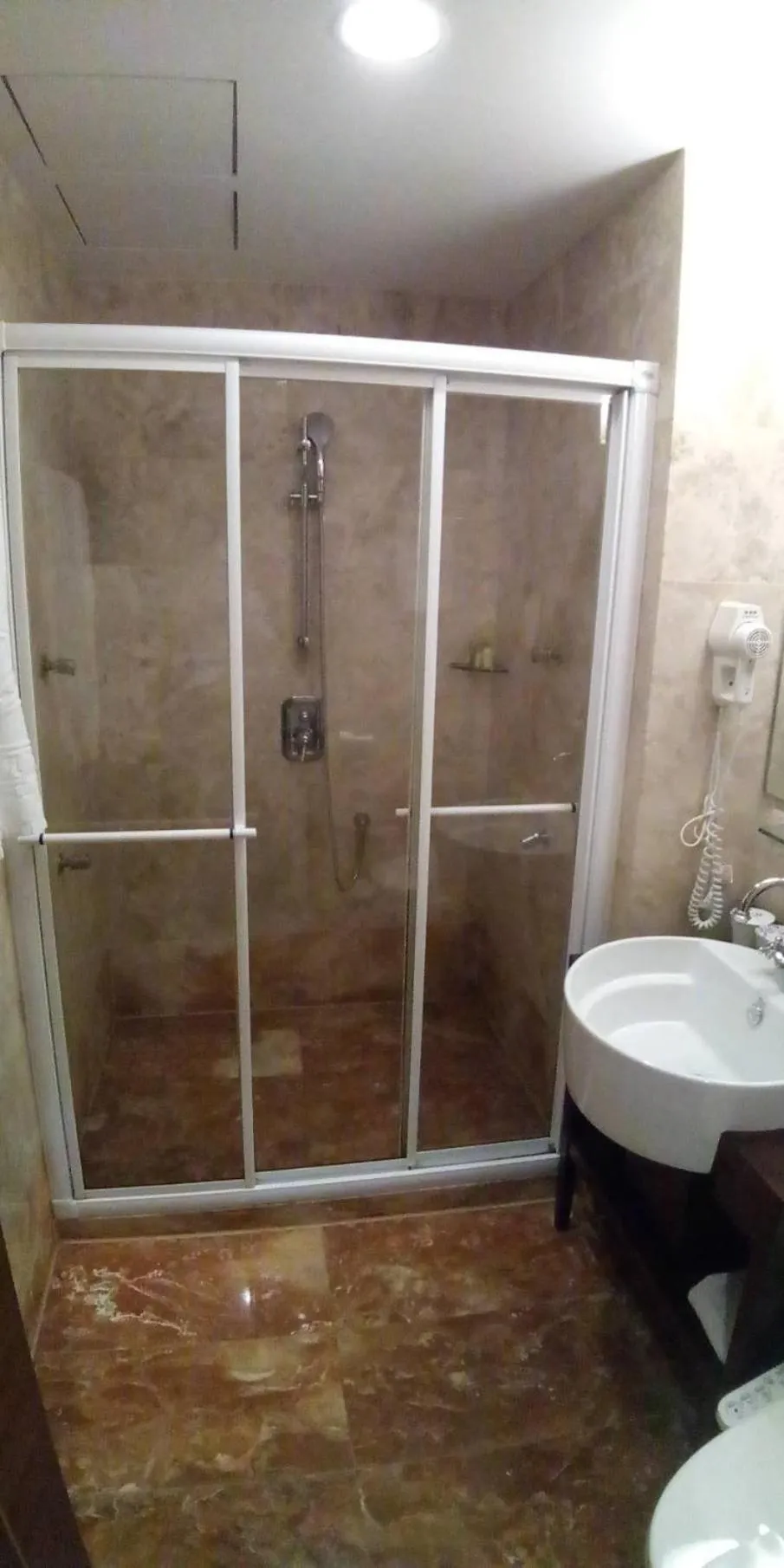 Shower in Beautiful Hotel Taipei