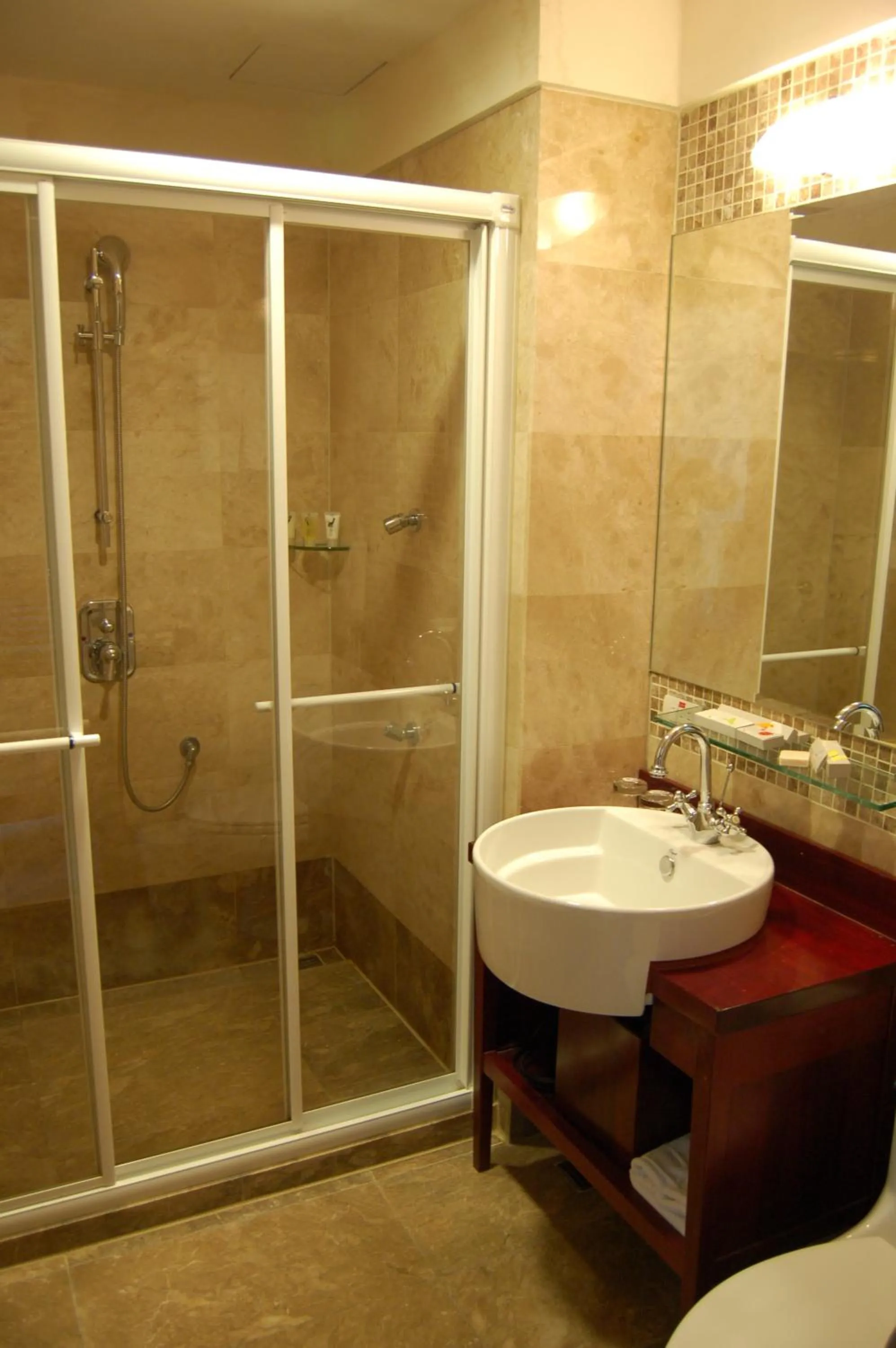 Shower in Beautiful Hotel Taipei