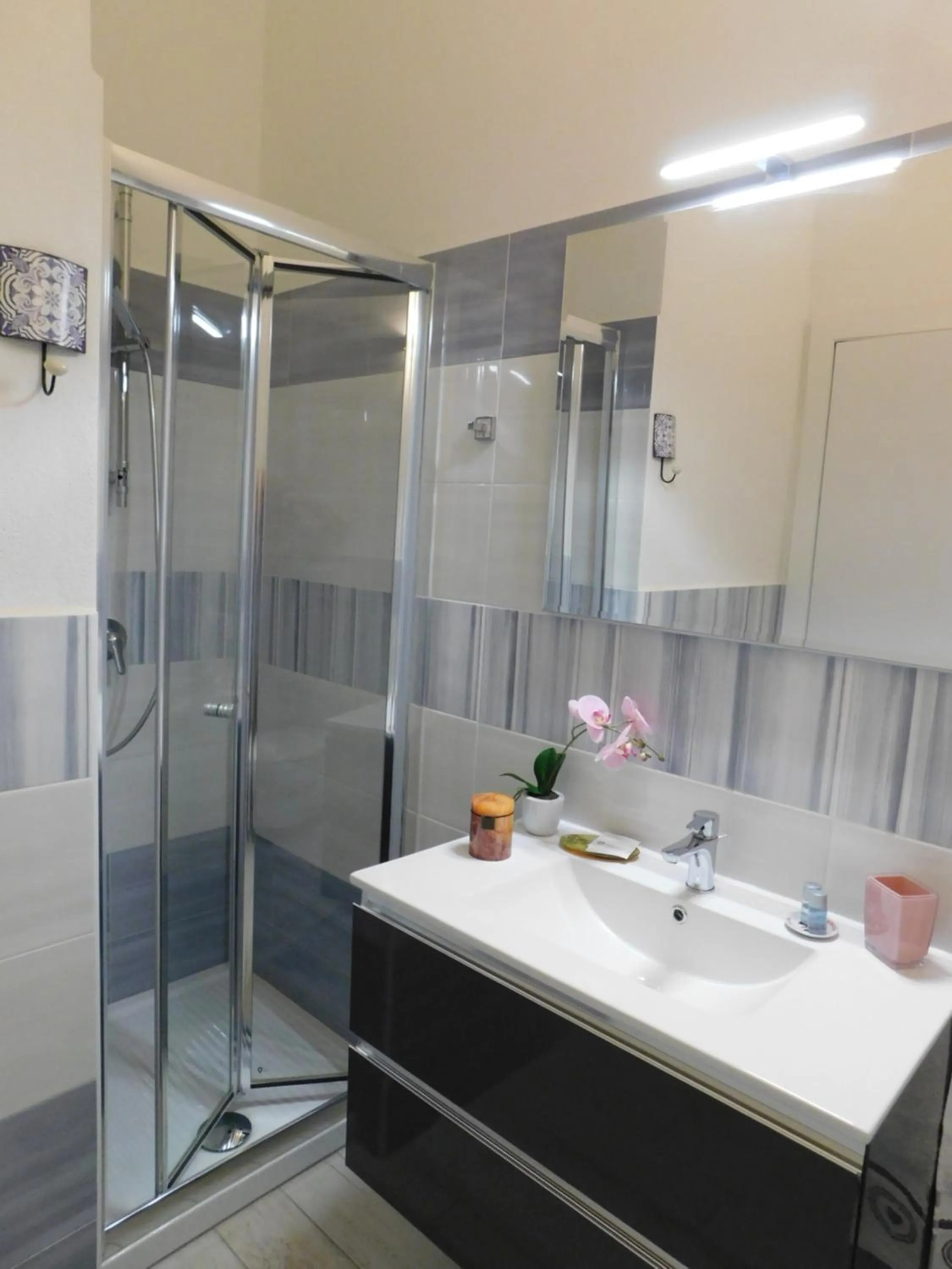 Shower in B&B Sos Manneddos