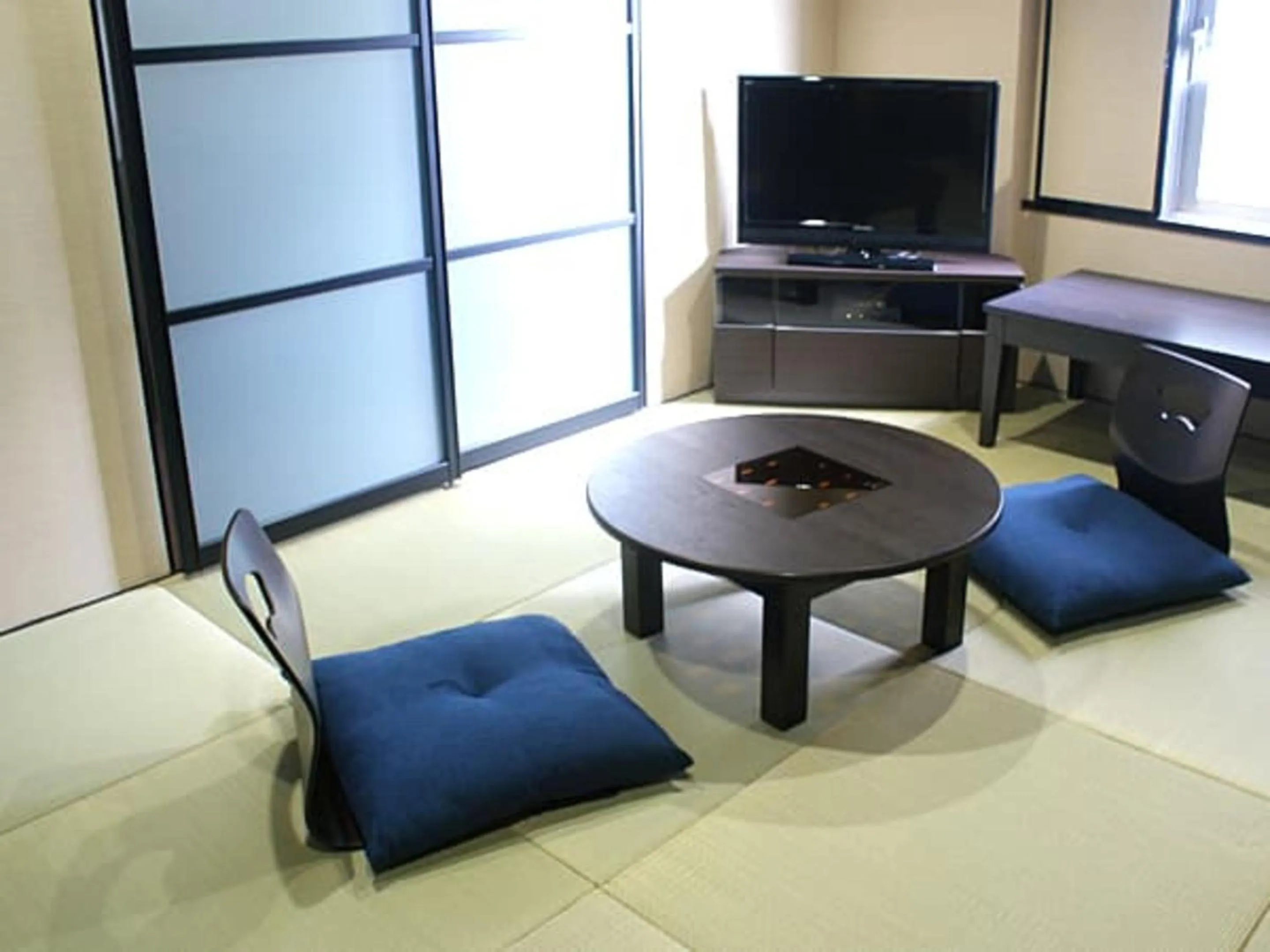 TV and multimedia in HOTEL LiVEMAX BUDGET Naha