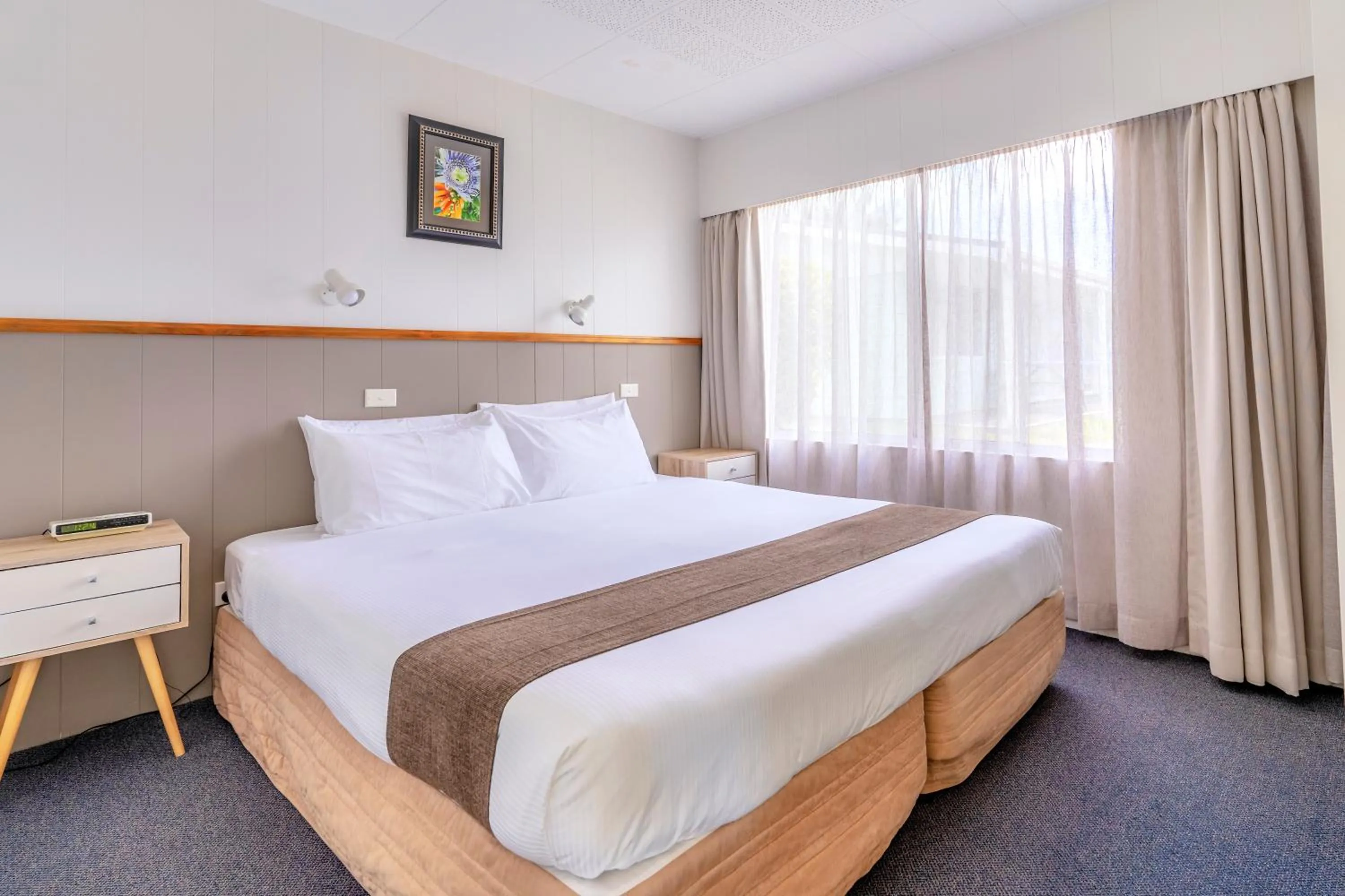 Bed in Aloha Apartments