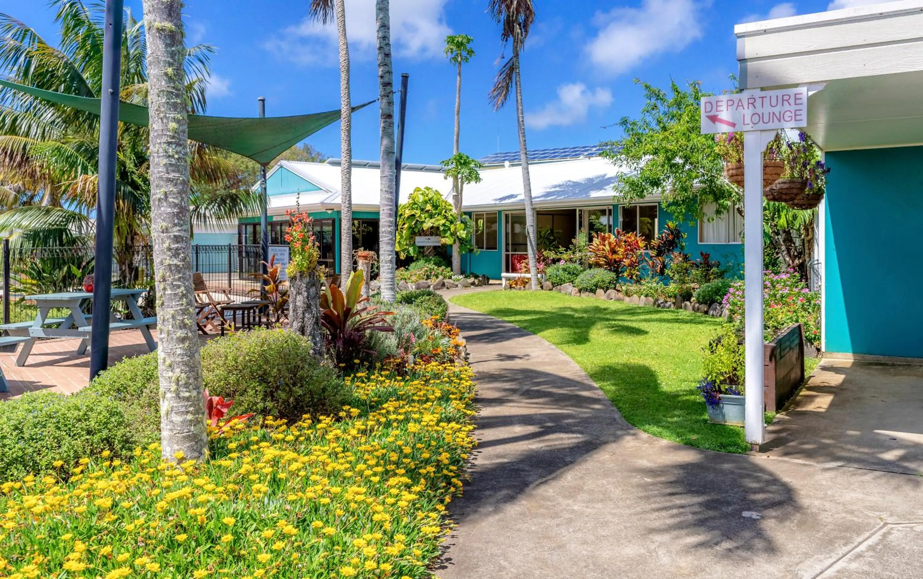 Garden in Aloha Apartments