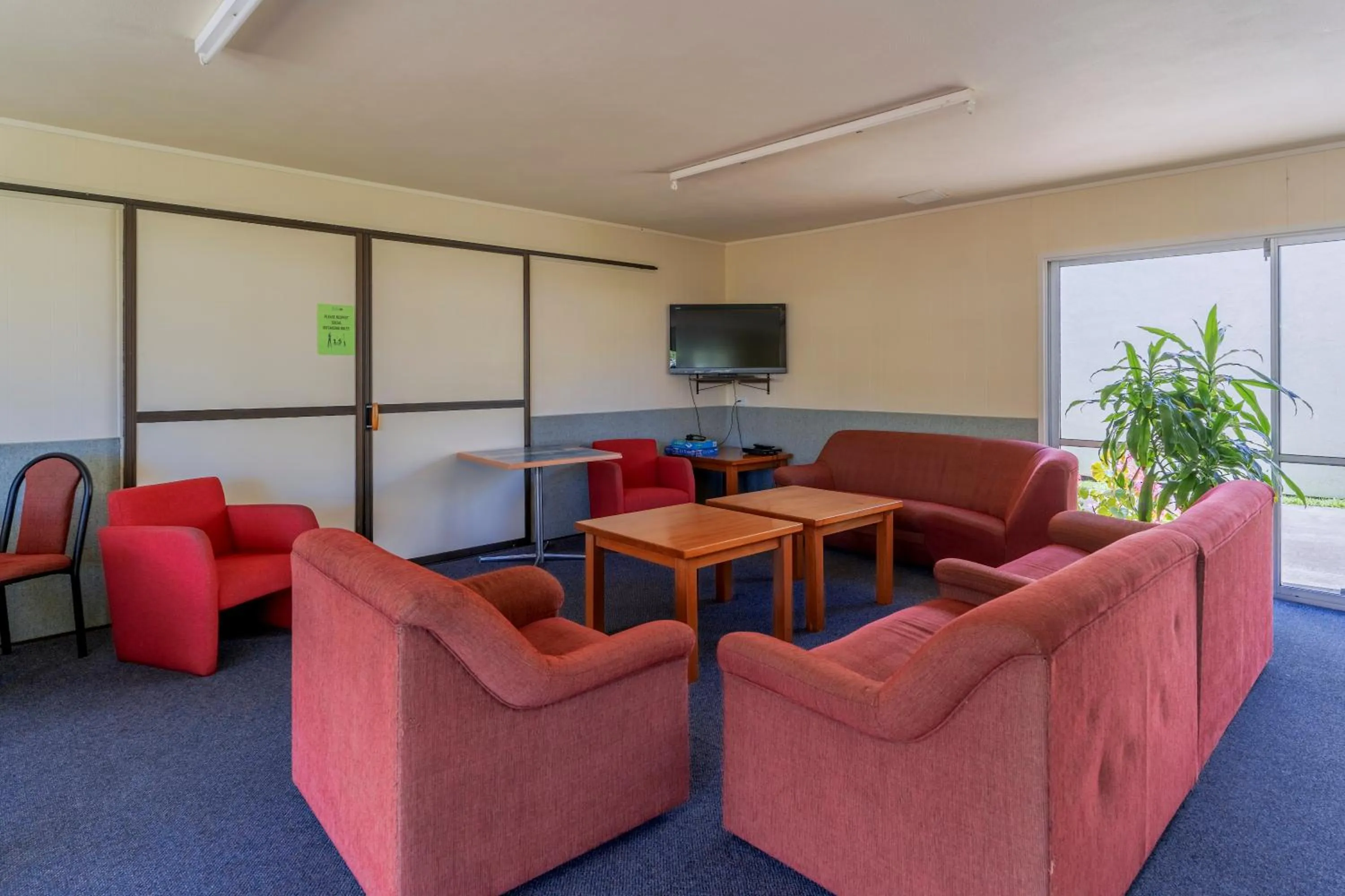 Communal lounge/ TV room in Aloha Apartments