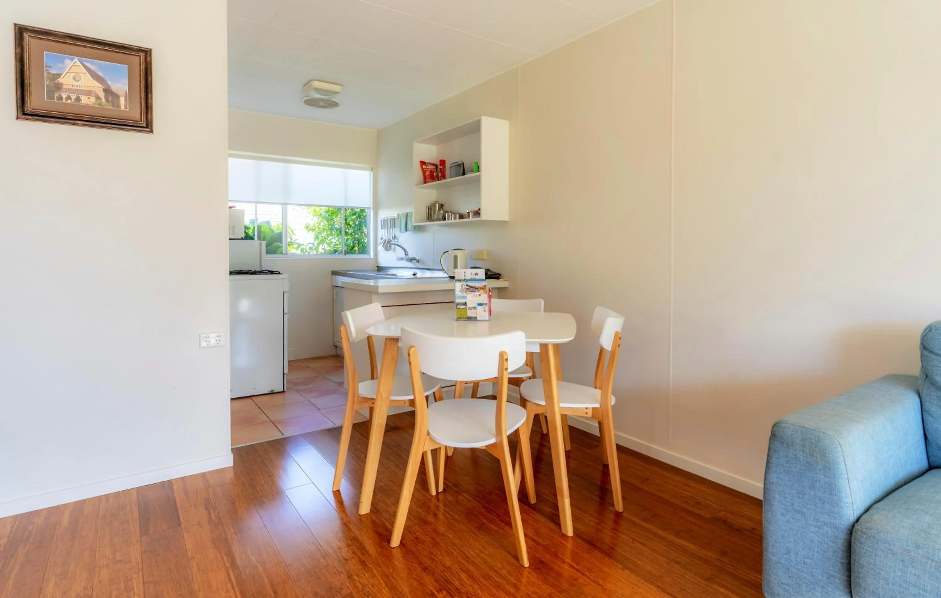 Dining area in Aloha Apartments