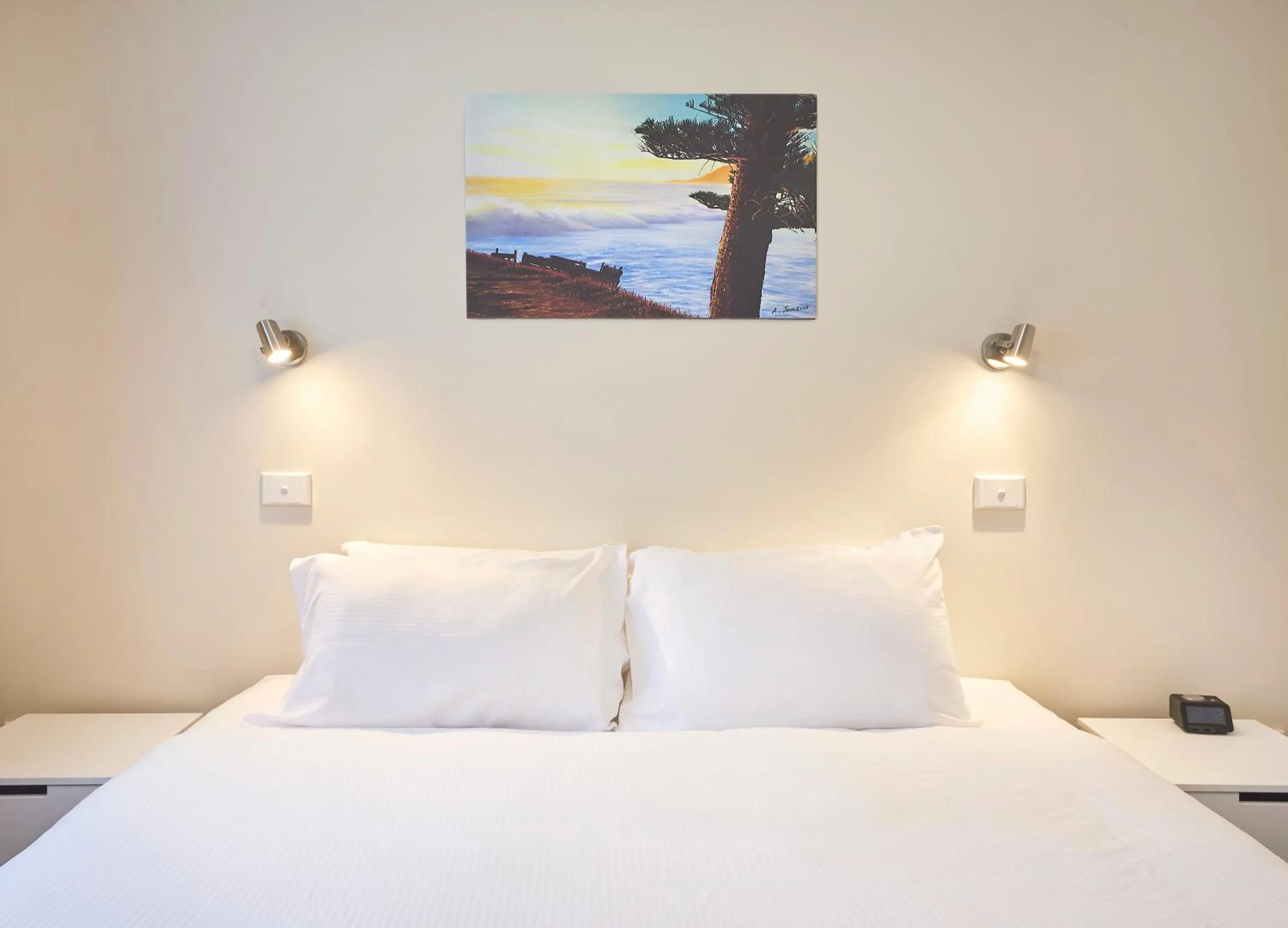 Bed in Aloha Apartments