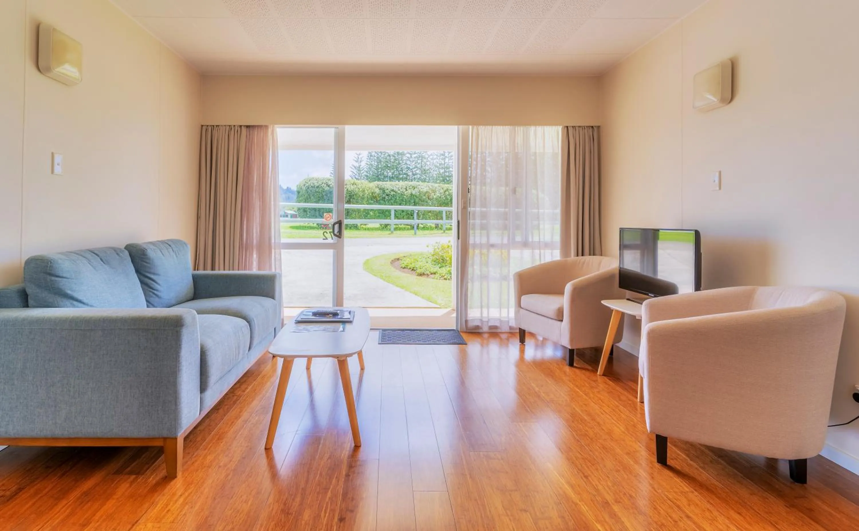 Seating area in Aloha Apartments