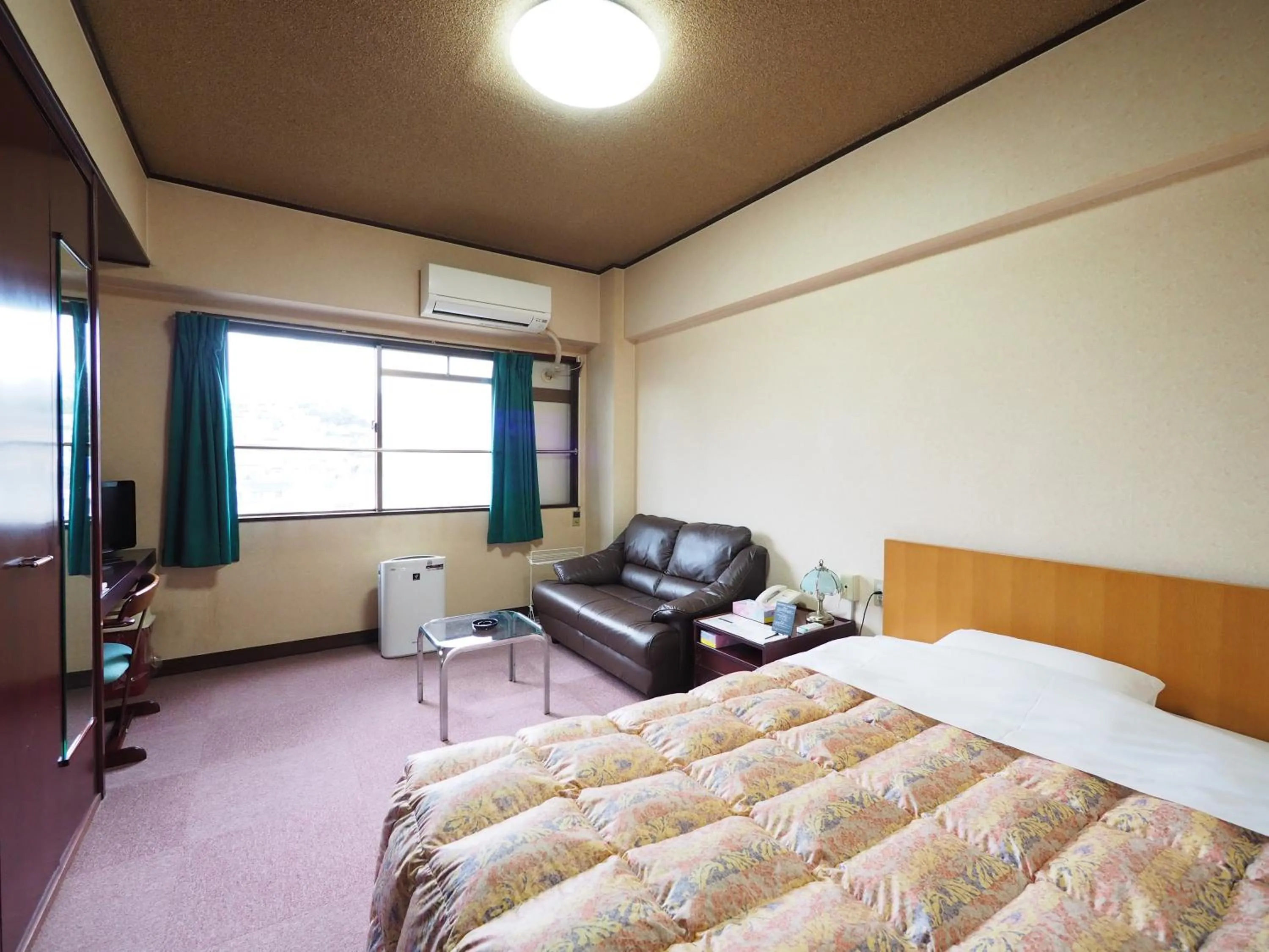 Photo of the whole room, Bed in Sky Heart Hotel Shimonoseki