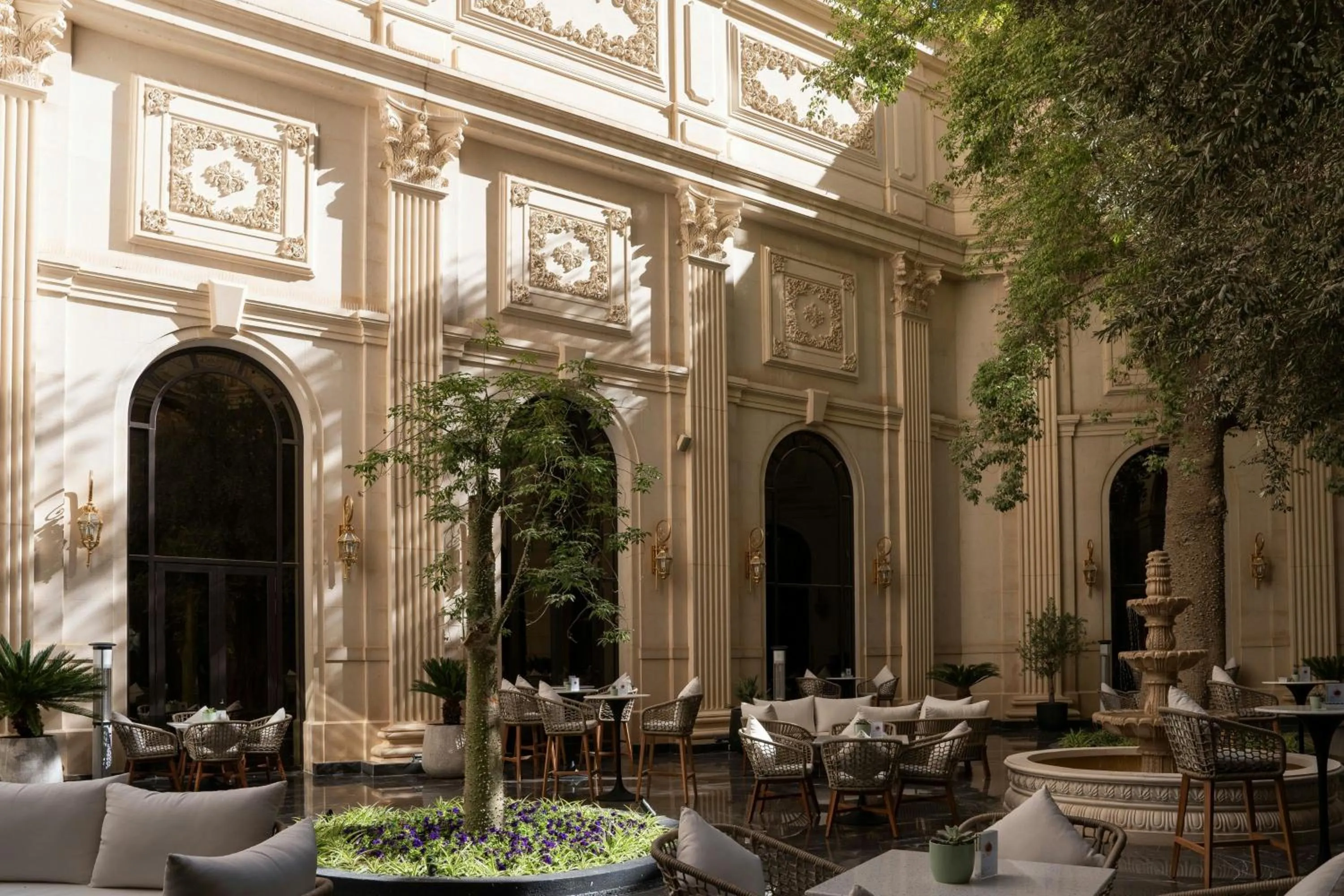 Lounge or bar in The Ritz-Carlton, Riyadh