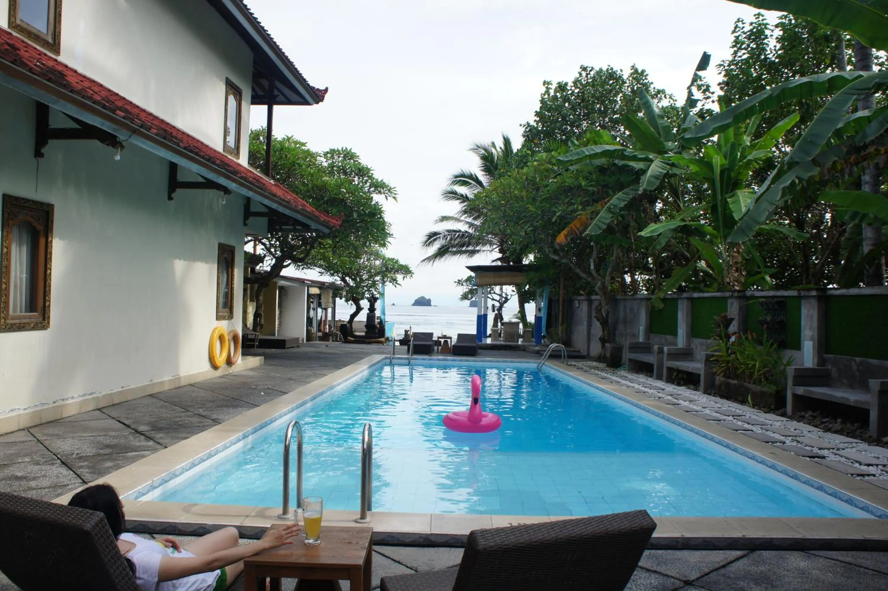 Swimming pool in At The Beach Candidasa