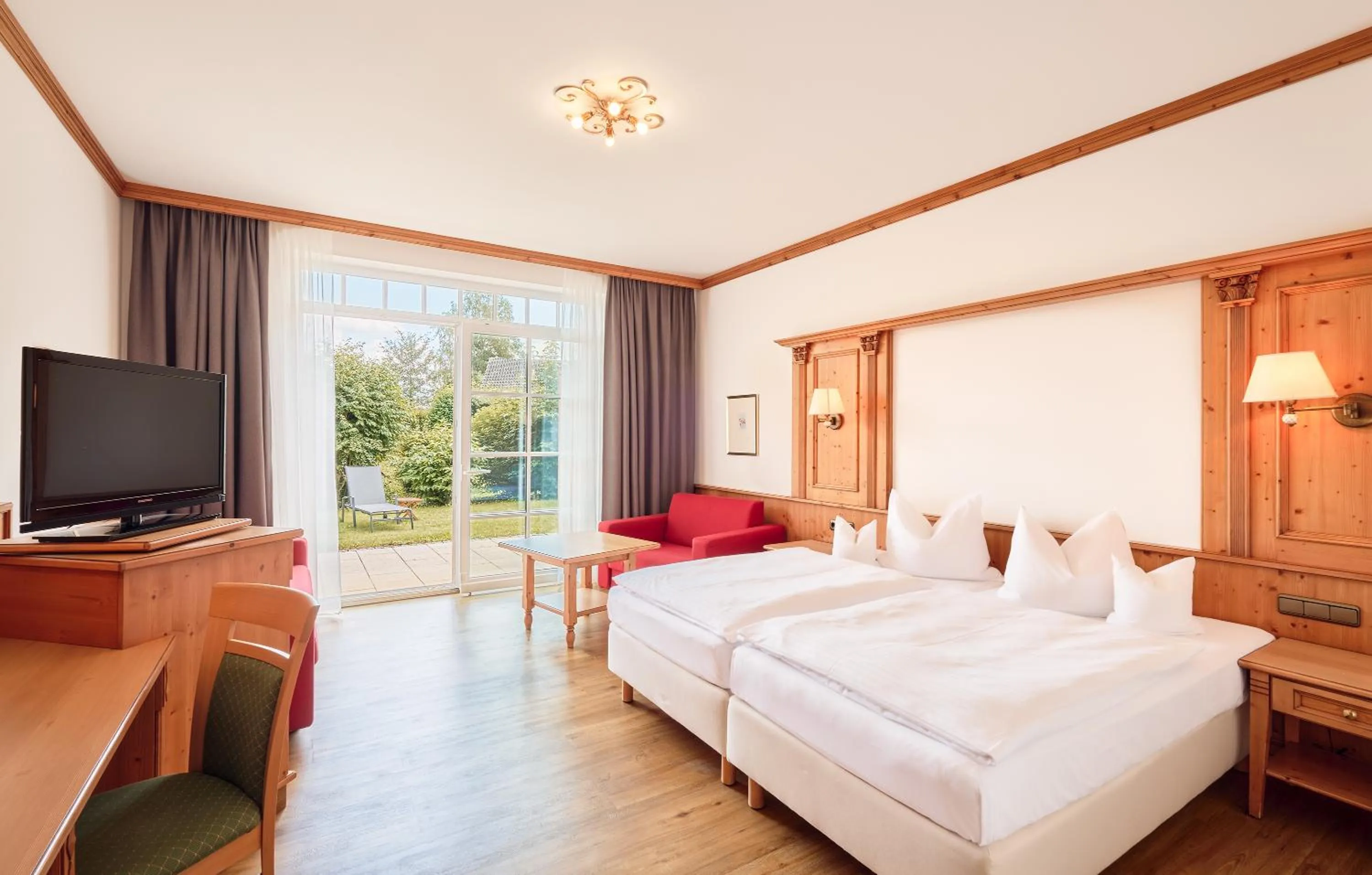 Photo of the whole room, Bed in Glasl's Landhotel
