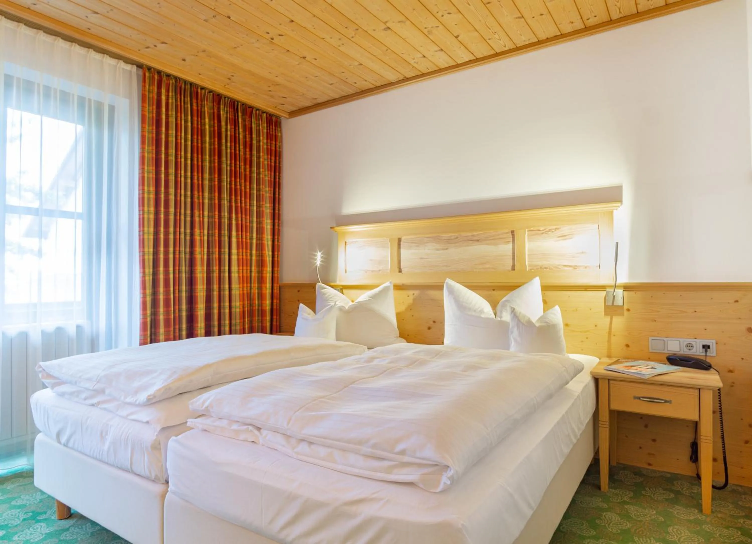 Photo of the whole room, Bed in Glasl's Landhotel