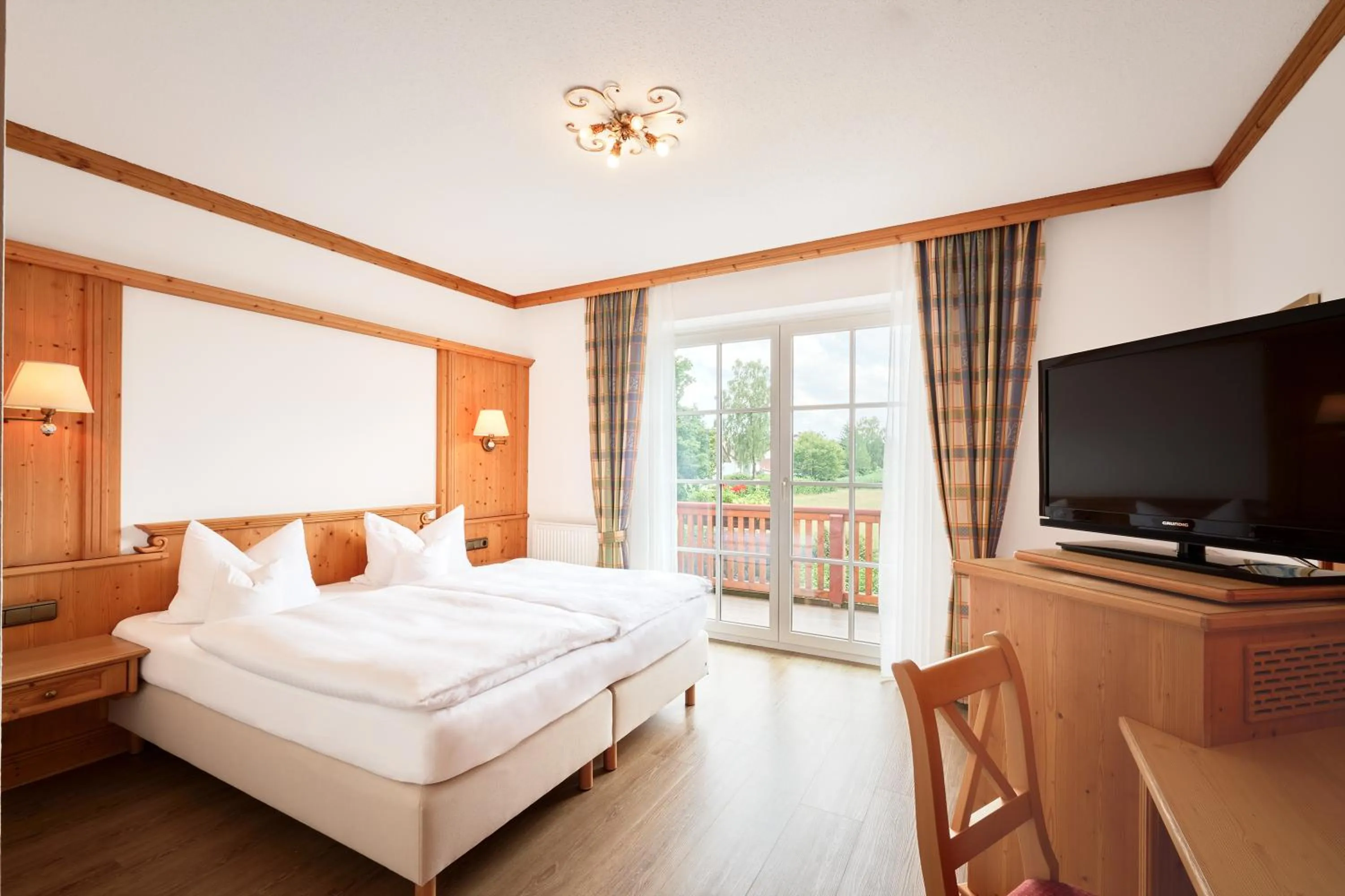 Photo of the whole room, Bed in Glasl's Landhotel