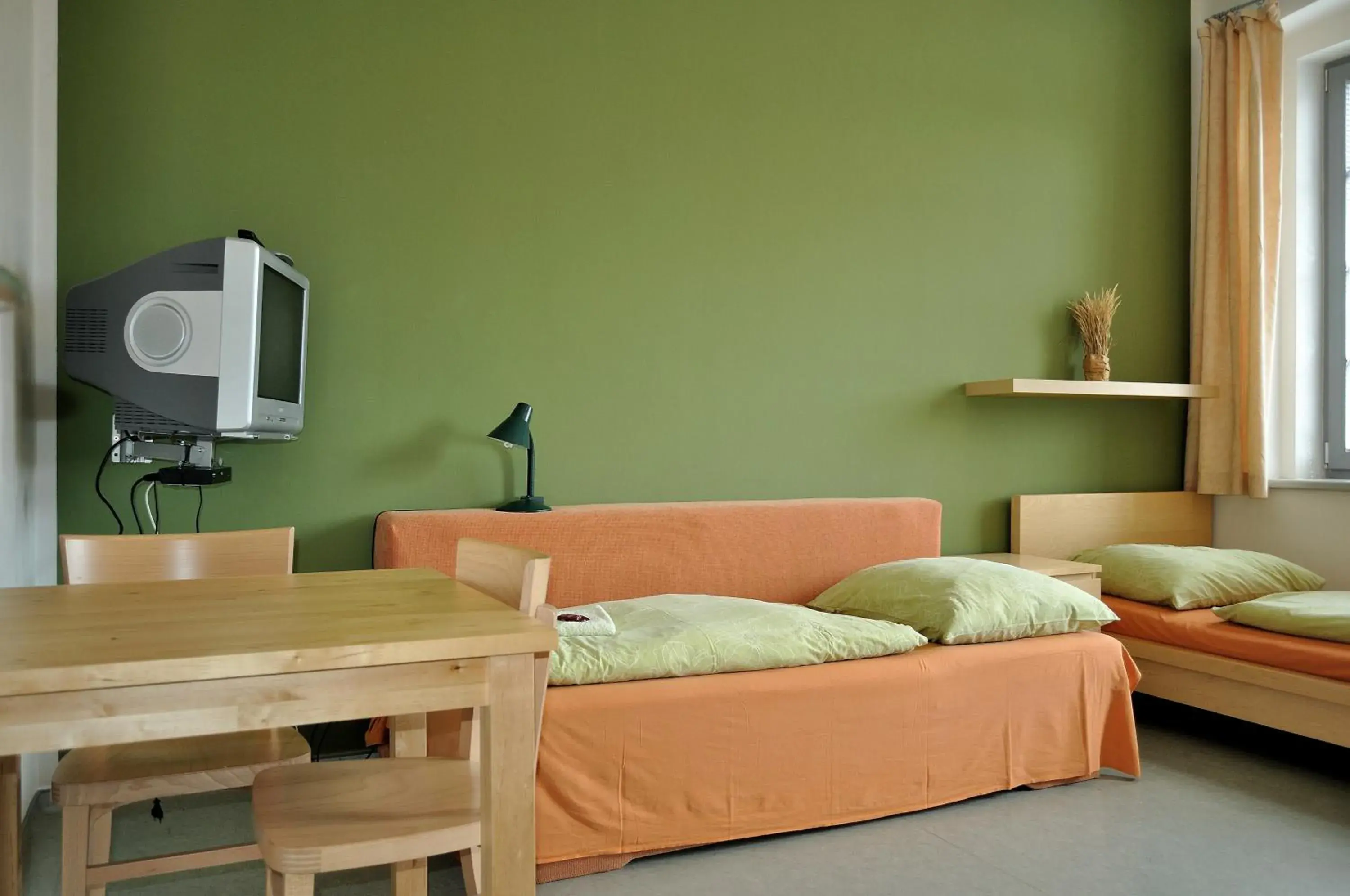 Double or Twin Room with Shared Bathroom in Hostel Lípa - Továrna Double or Twin Room with Shared Bathroom in Hostel Lípa - Továrna