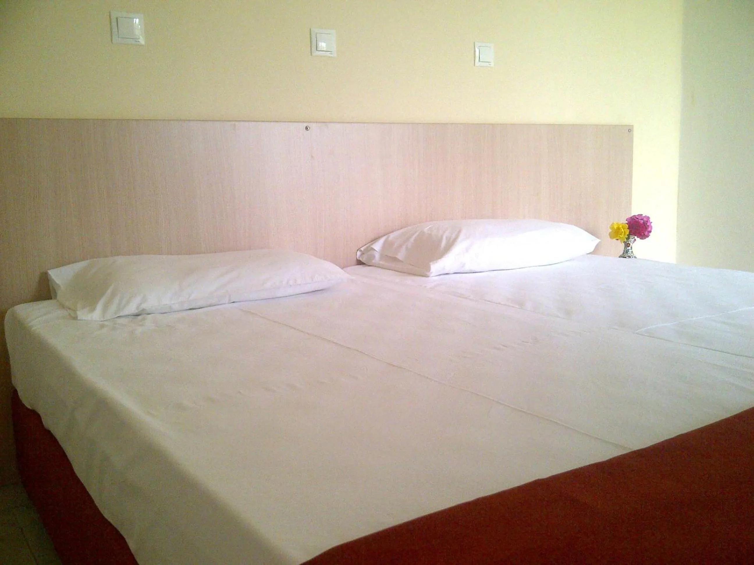 Bed in Thalassa Studios