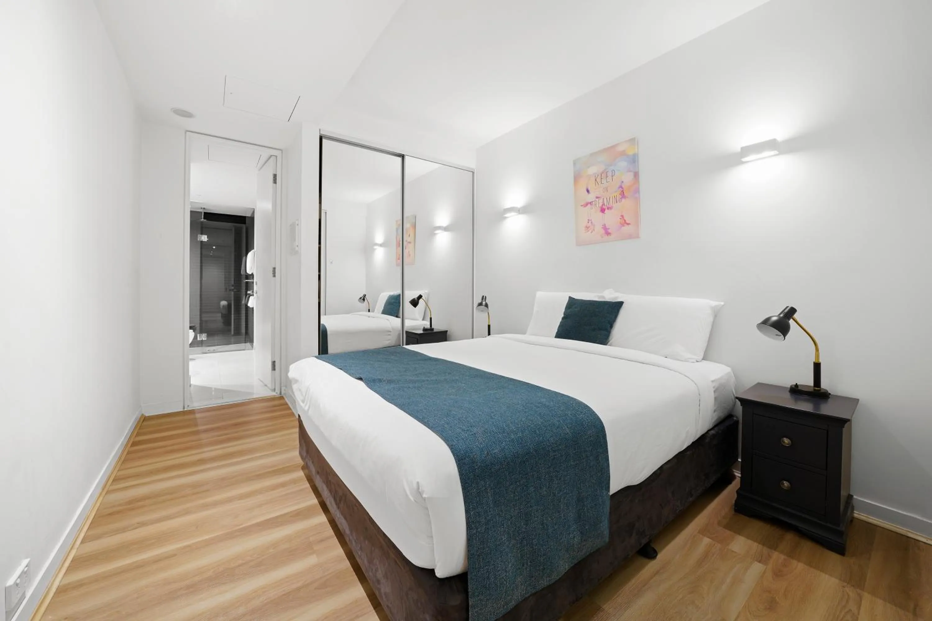 Bedroom, Bed in Flinders Street Apartments