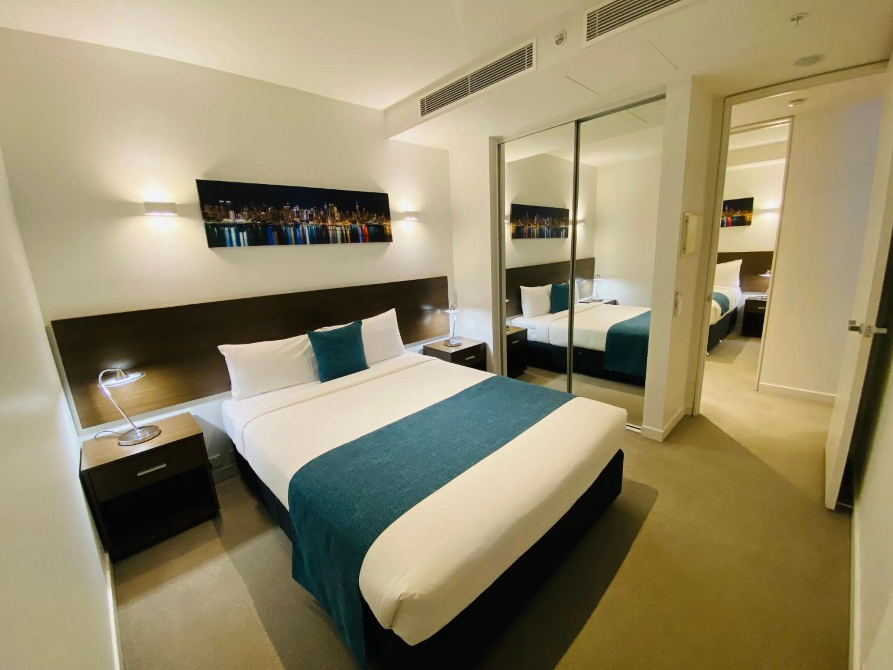 Bedroom, Bed in Flinders Street Apartments