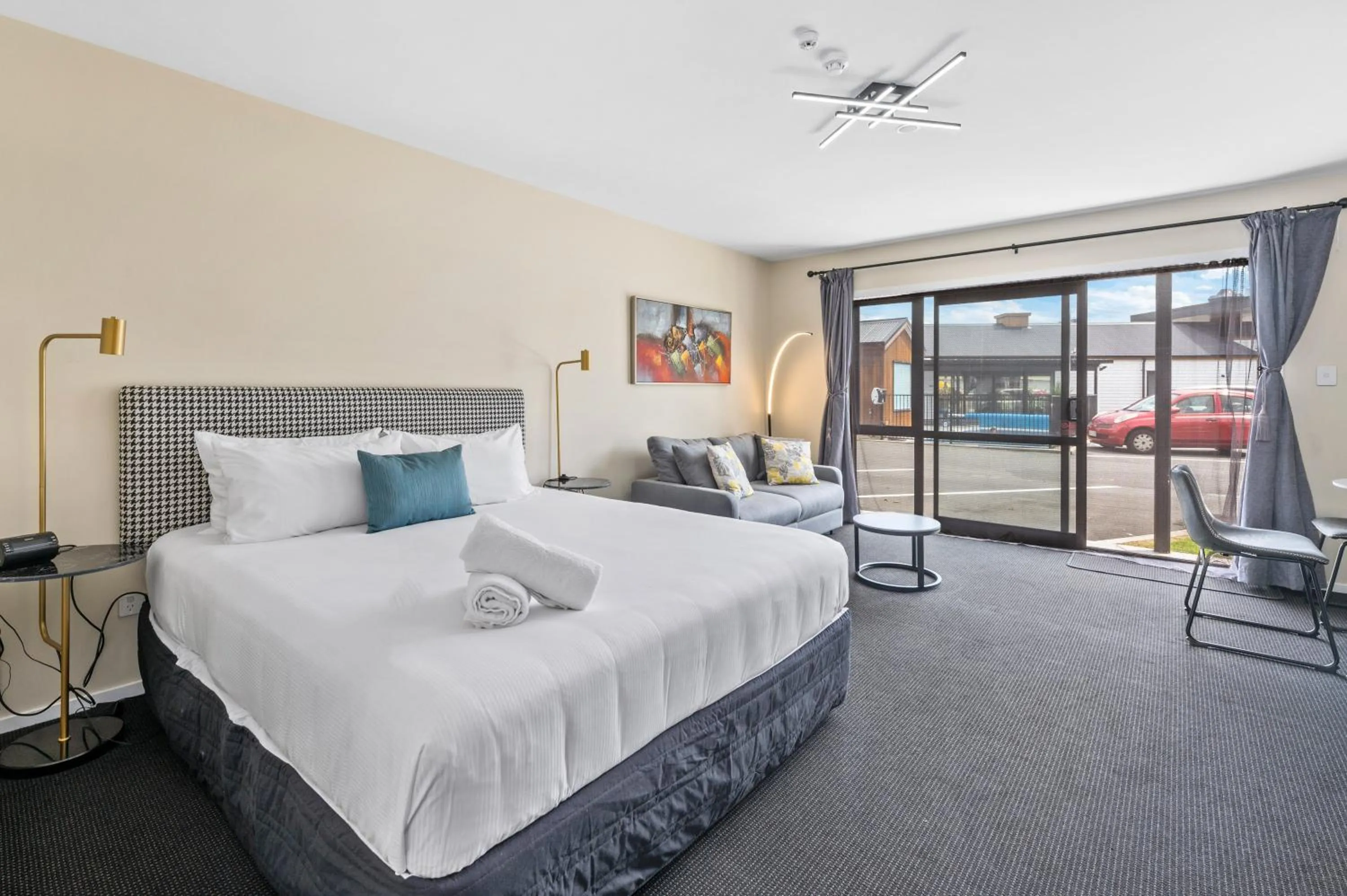 Bed in ASURE Rotorua International Motor Inn