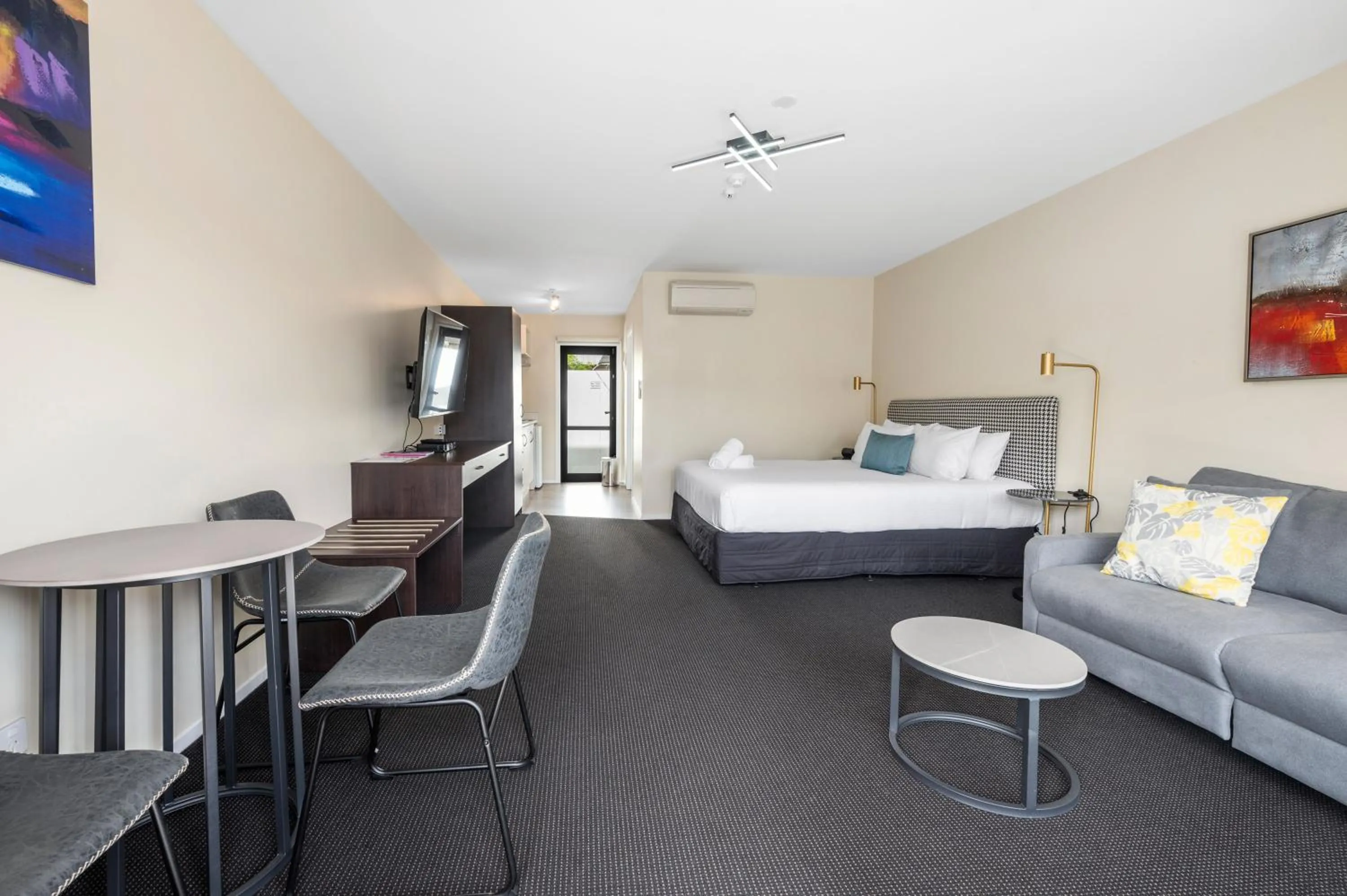 Bed in ASURE Rotorua International Motor Inn