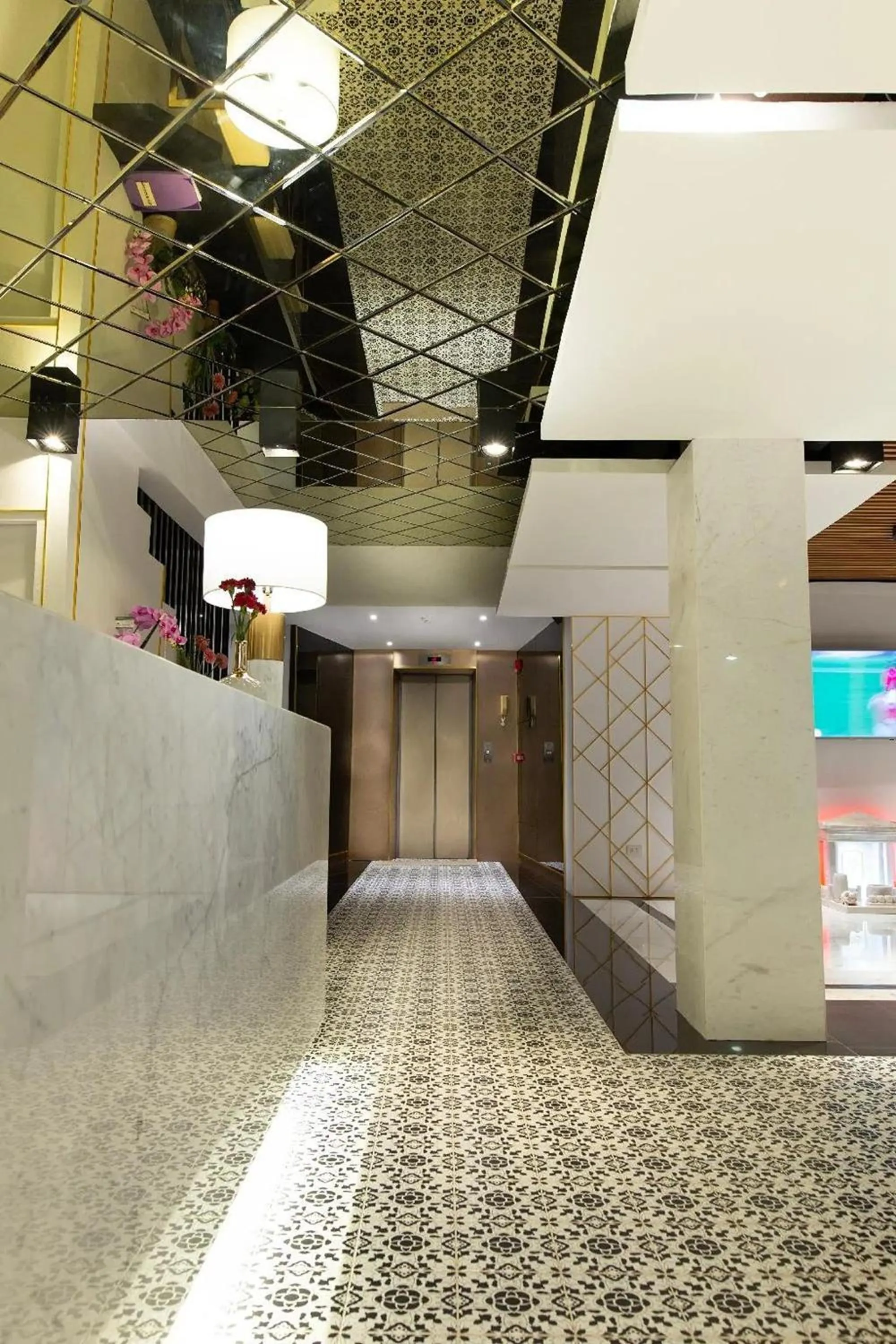 elevator in Holatel Hotel Phitsanulok