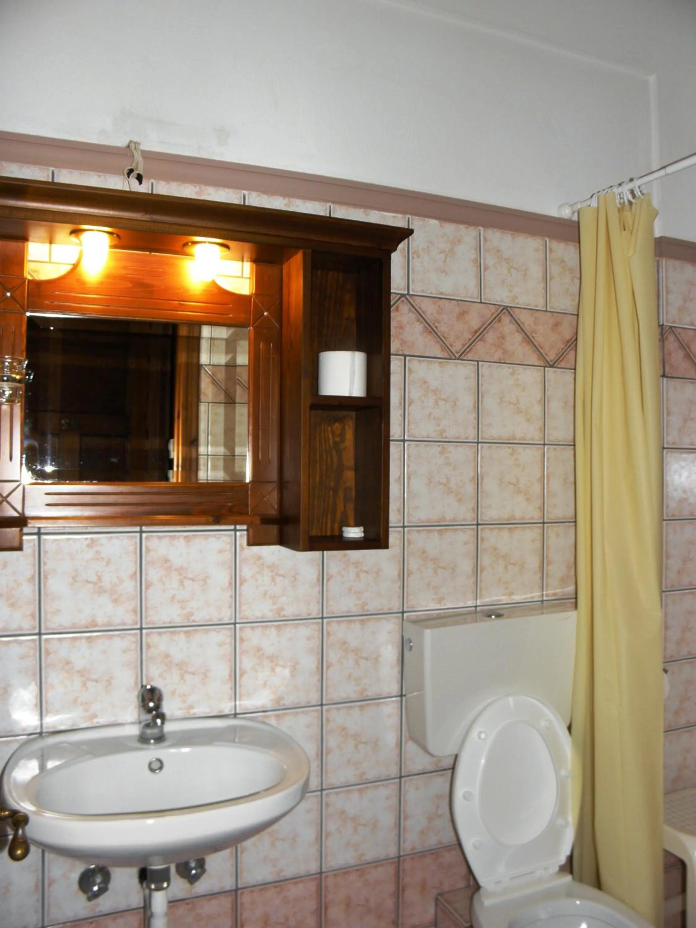 Bathroom in Hotel Mpakou