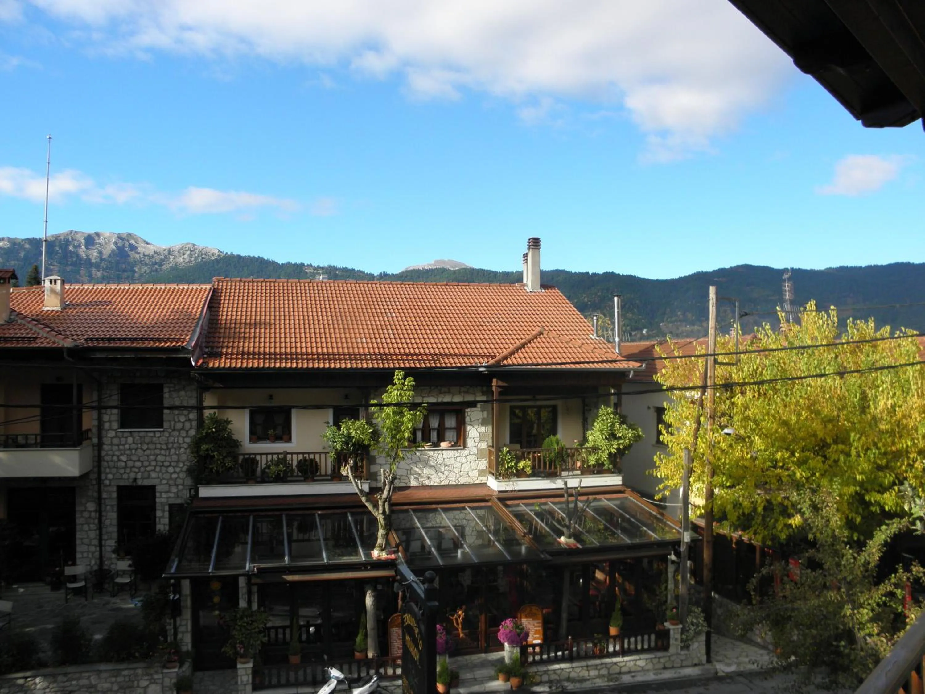 Facade/entrance in Hotel Mpakou