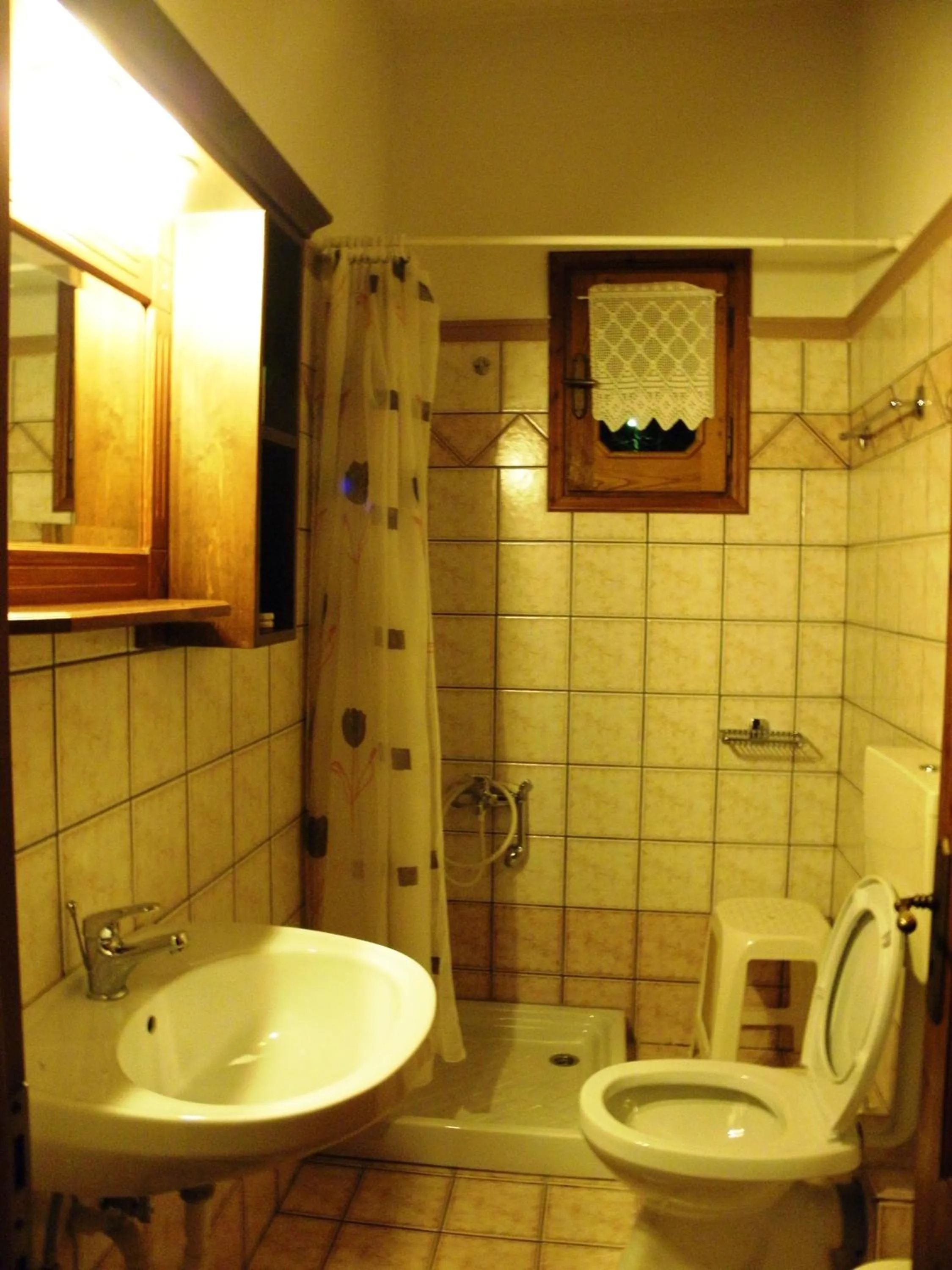 Bathroom in Hotel Mpakou