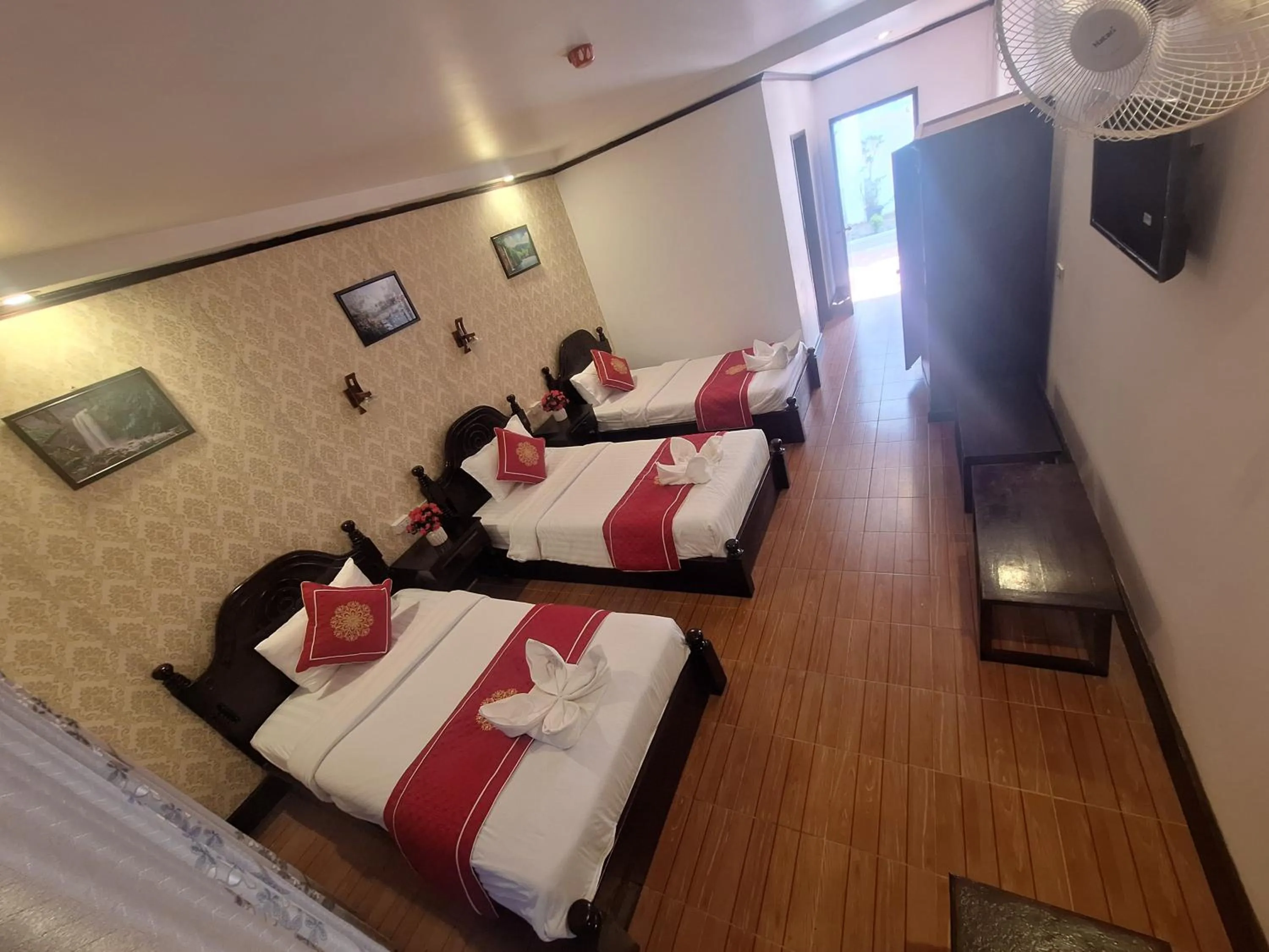 Bed in Luang Prabang Pavilion Hotel & Travel