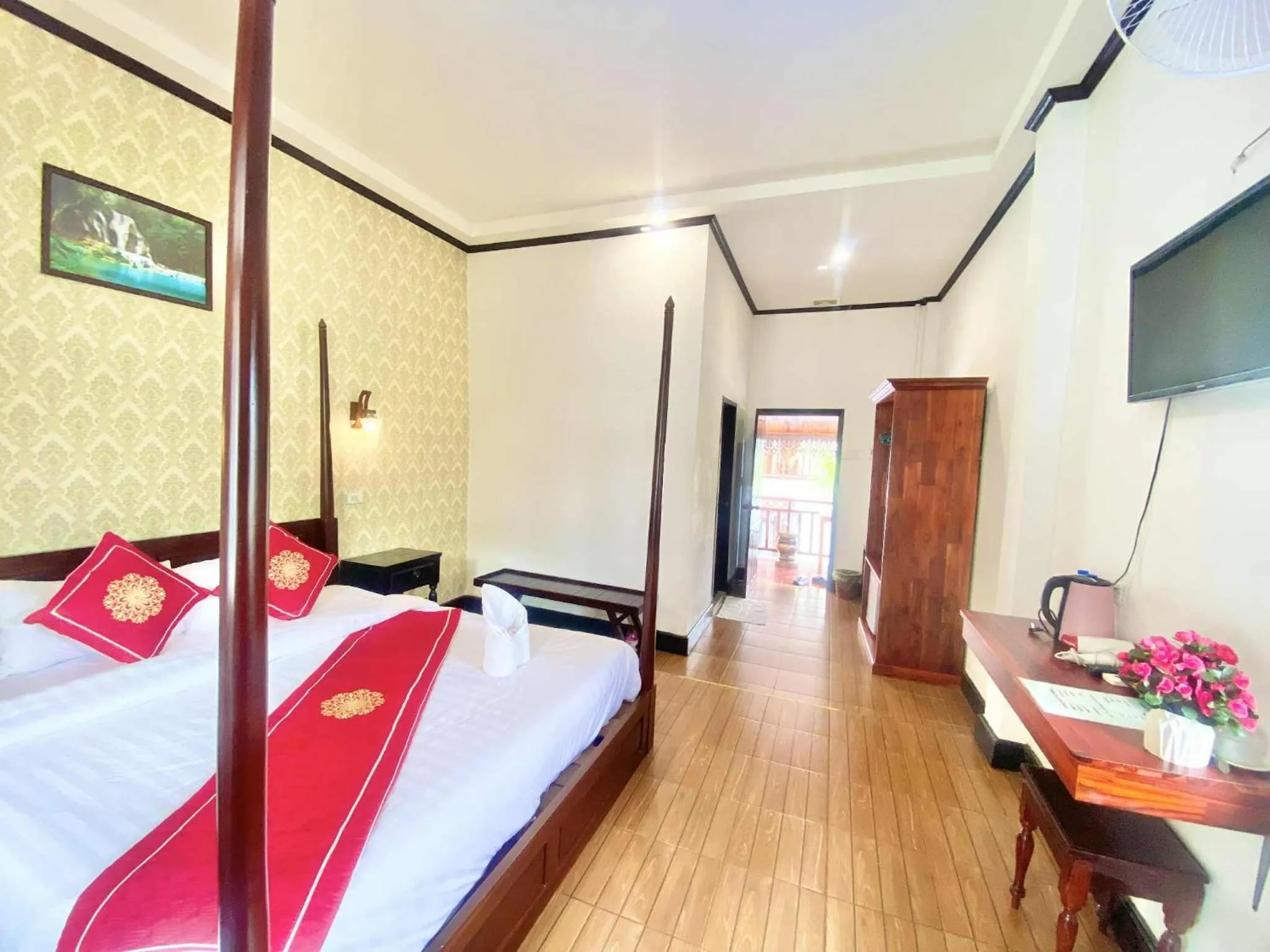Bed in Luang Prabang Pavilion Hotel & Travel