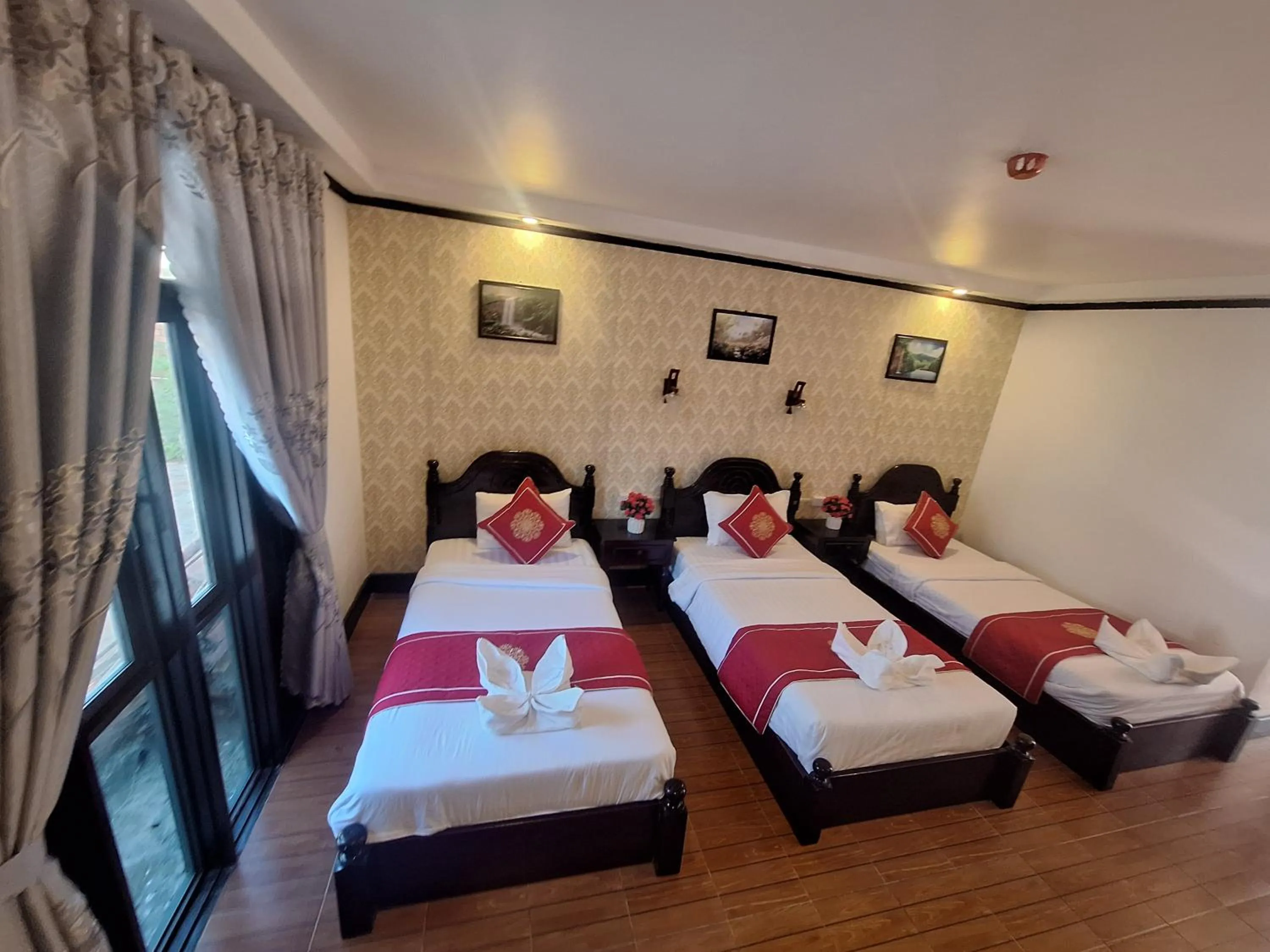 Bed in Luang Prabang Pavilion Hotel & Travel